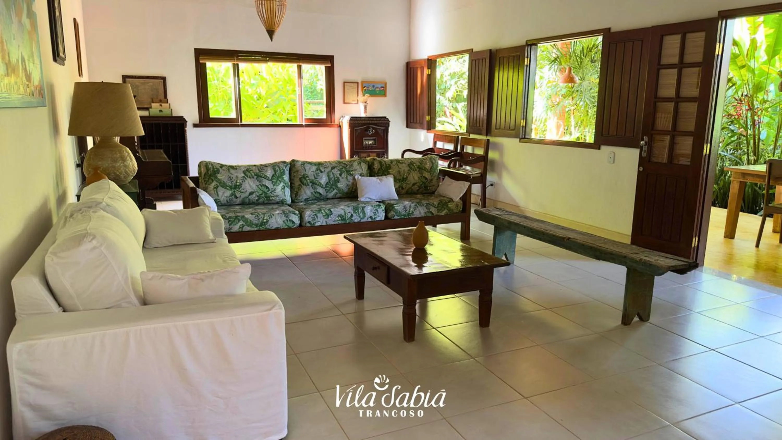 Communal lounge/ TV room in Vila Sabiá Trancoso