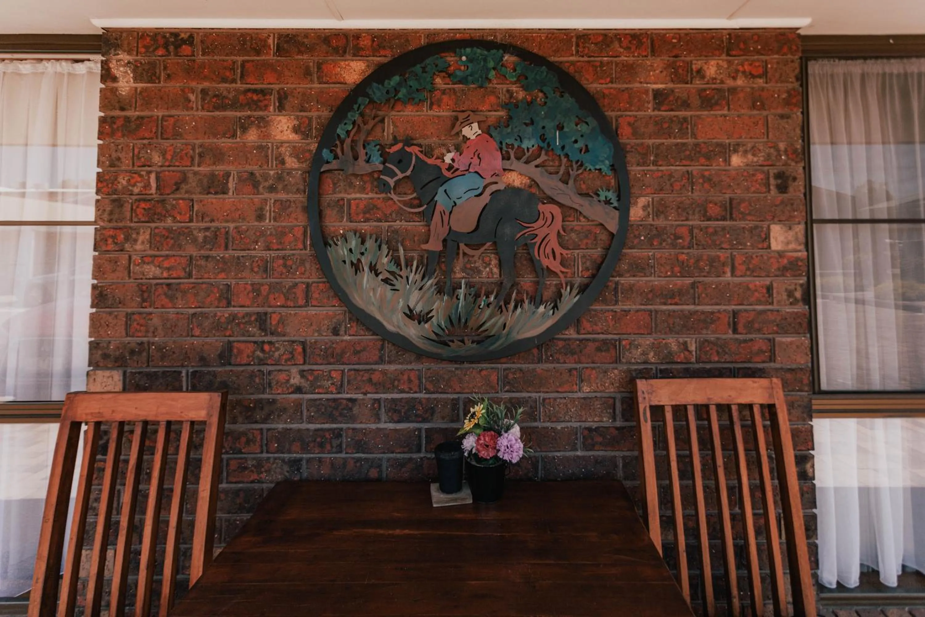 Inner courtyard view in Donald Motor Lodge