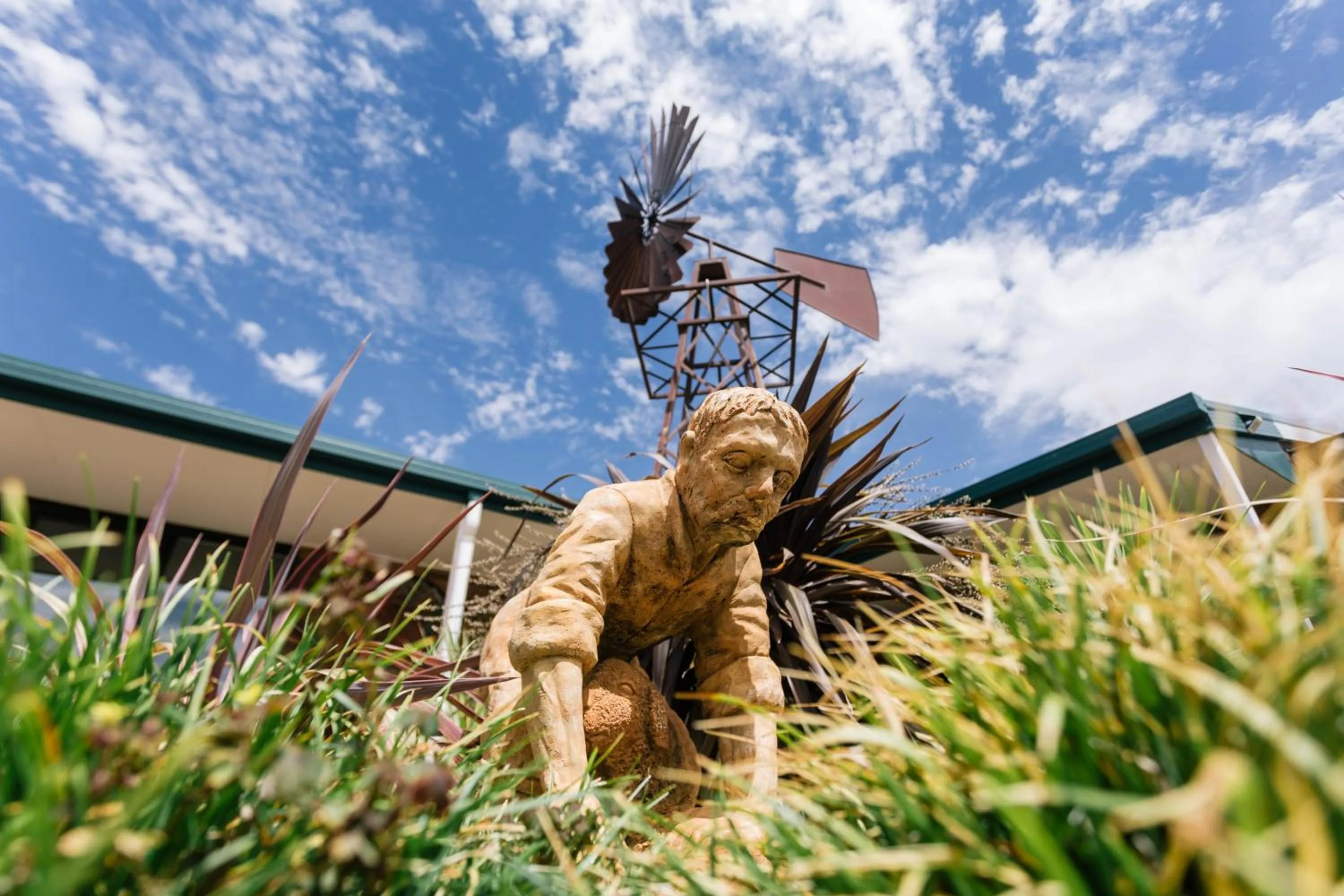 Inner courtyard view in Donald Motor Lodge