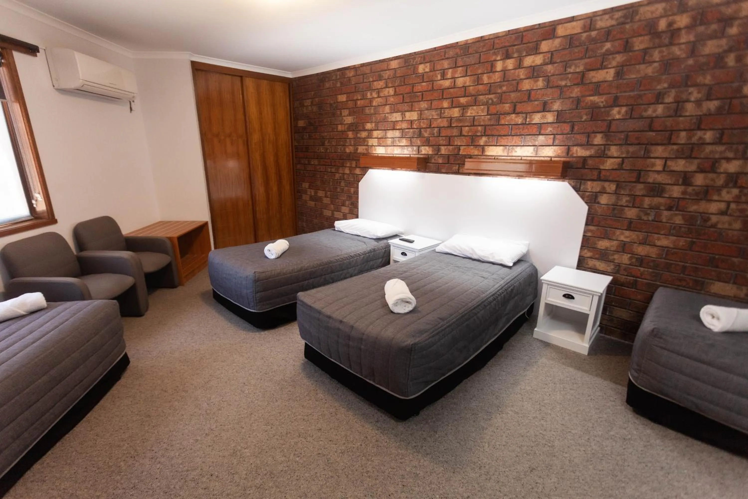 Bed in Donald Motor Lodge