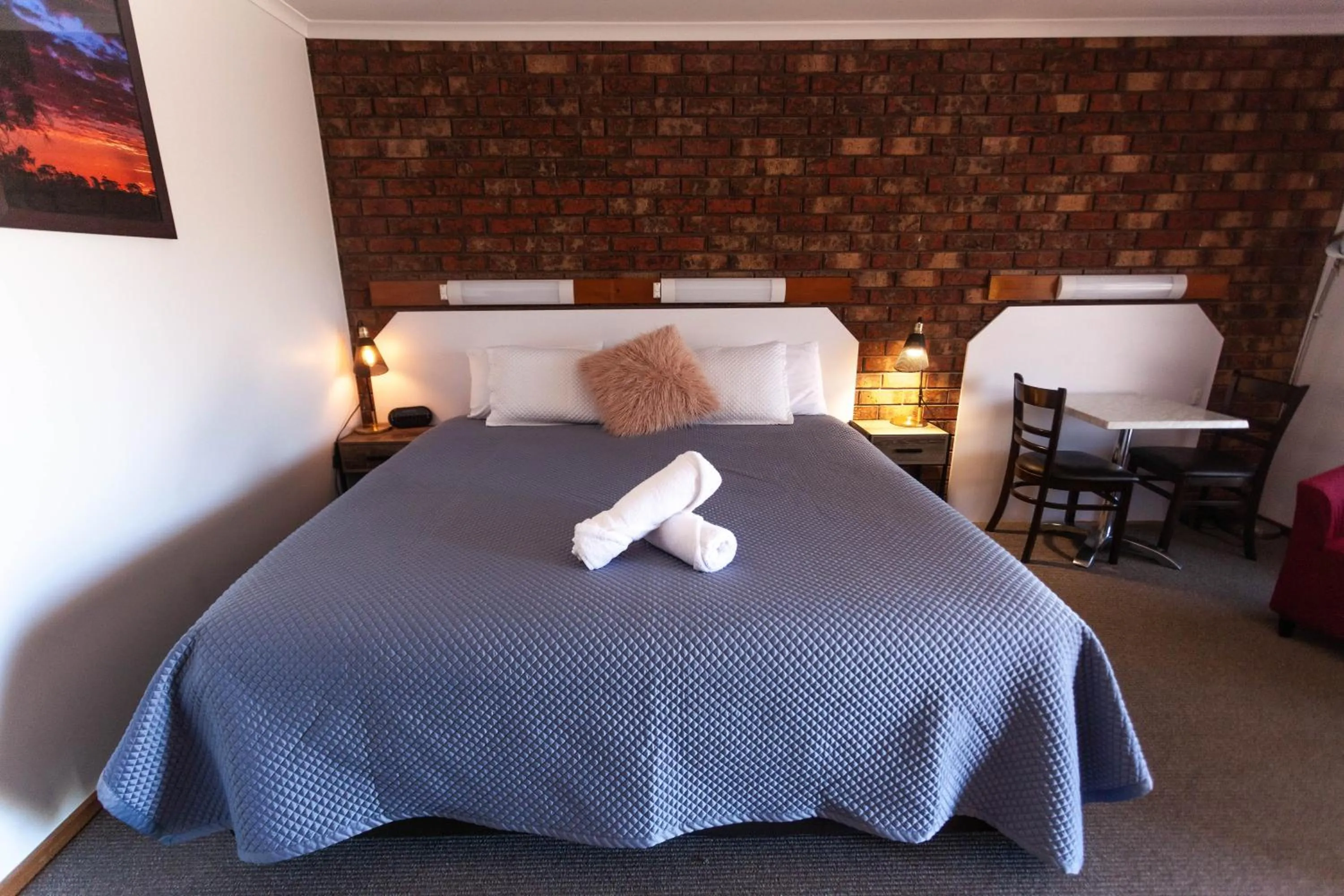 Bed in Donald Motor Lodge