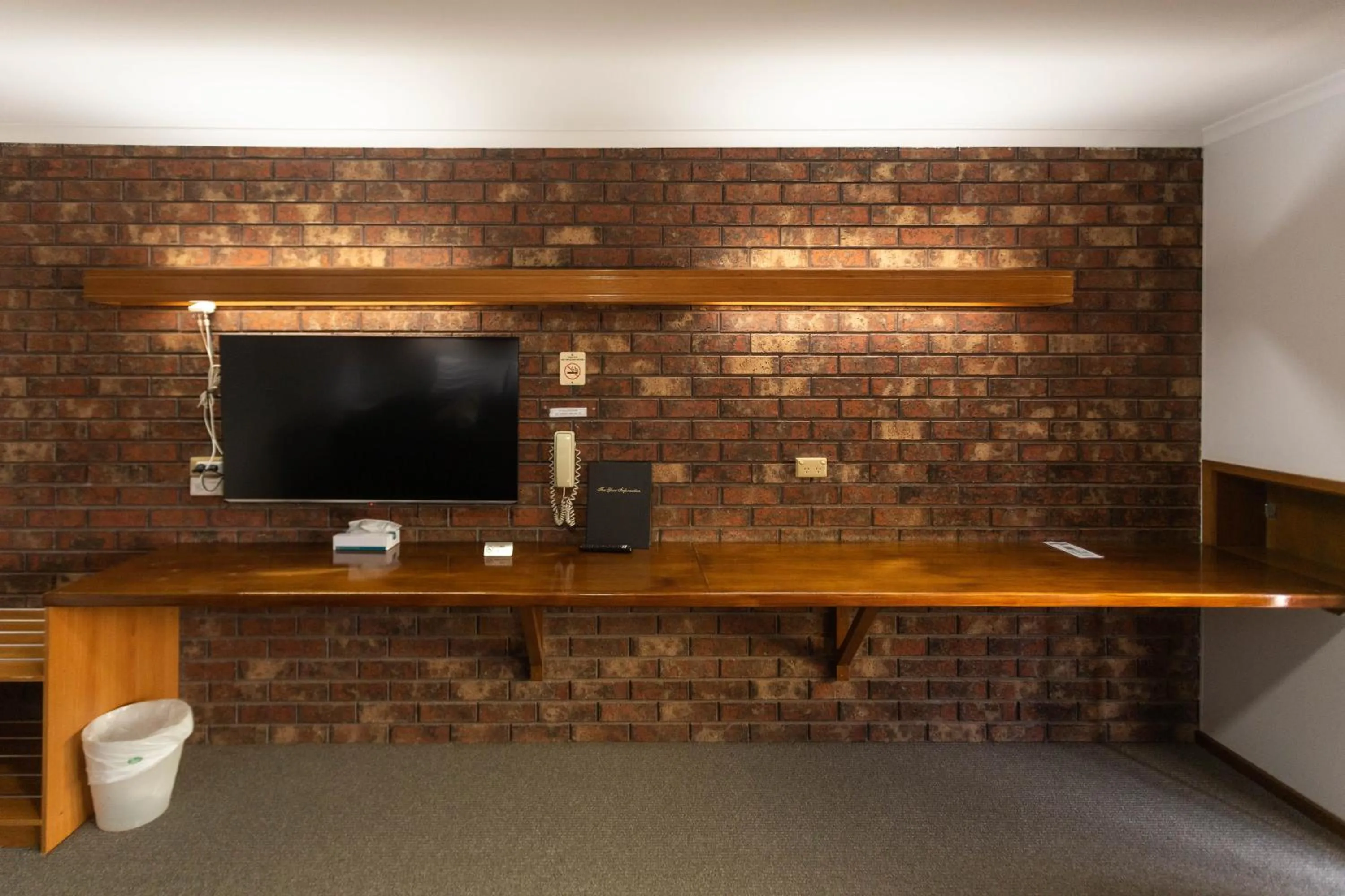 TV and multimedia in Donald Motor Lodge