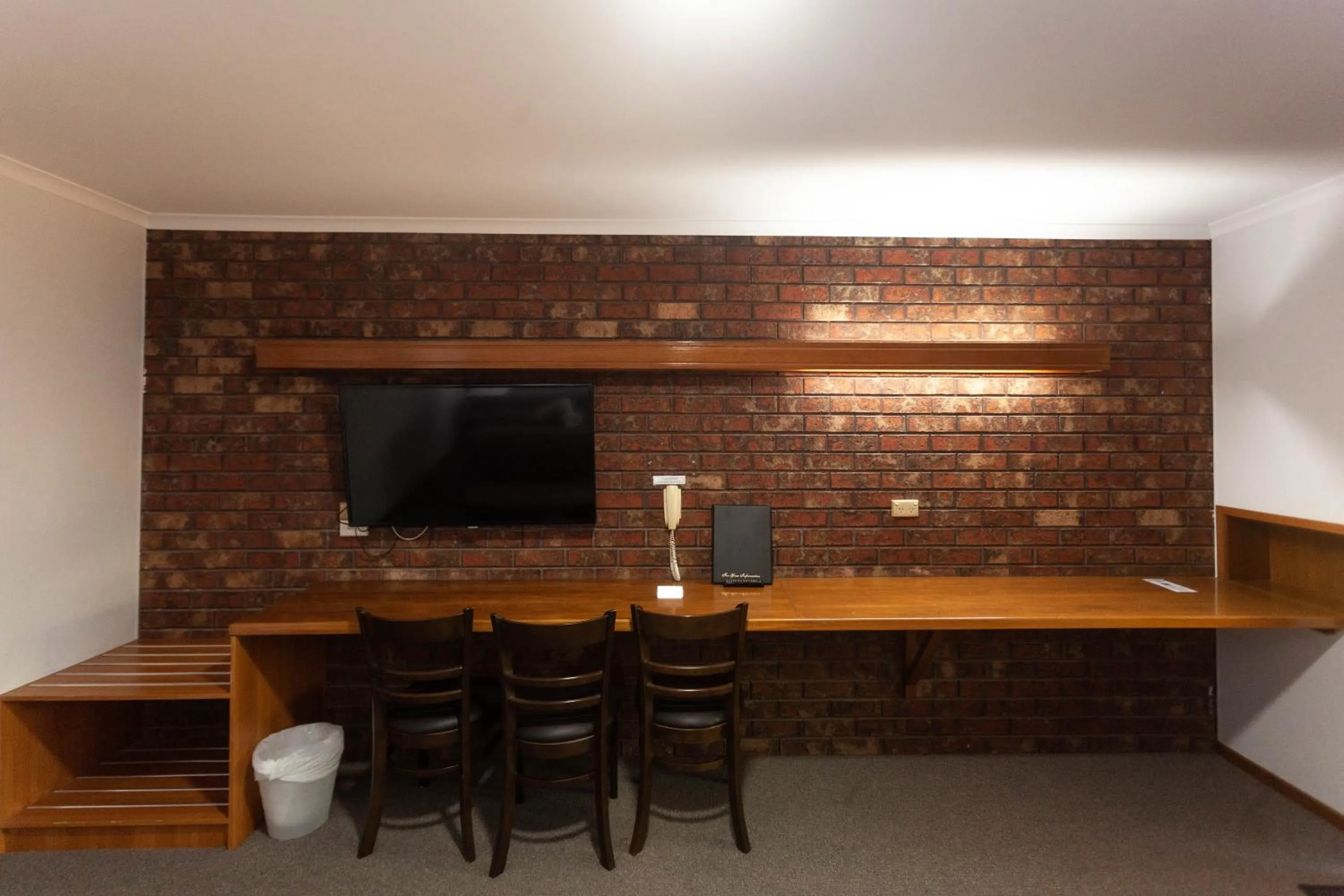 TV and multimedia in Donald Motor Lodge