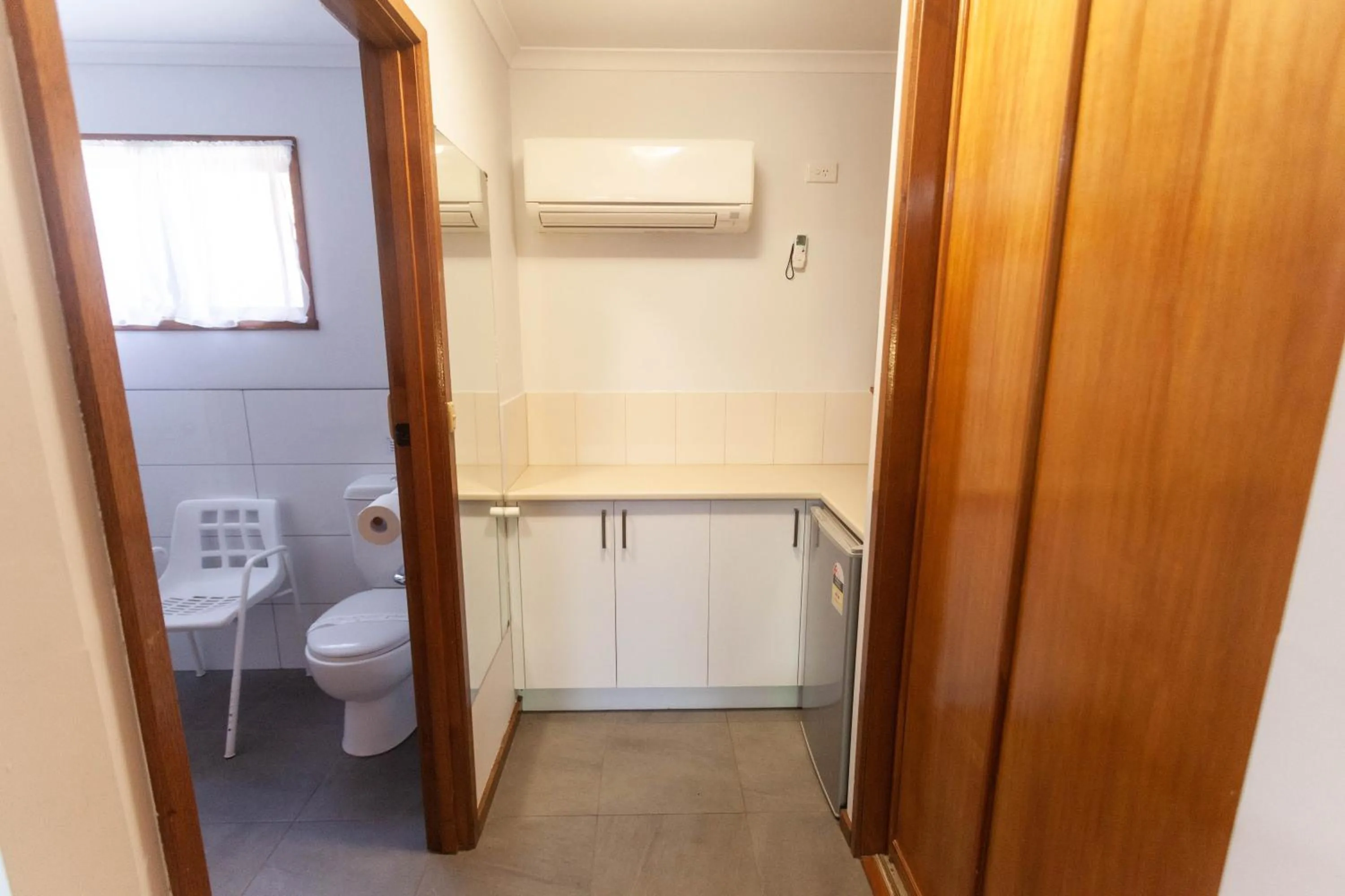 Bathroom in Donald Motor Lodge