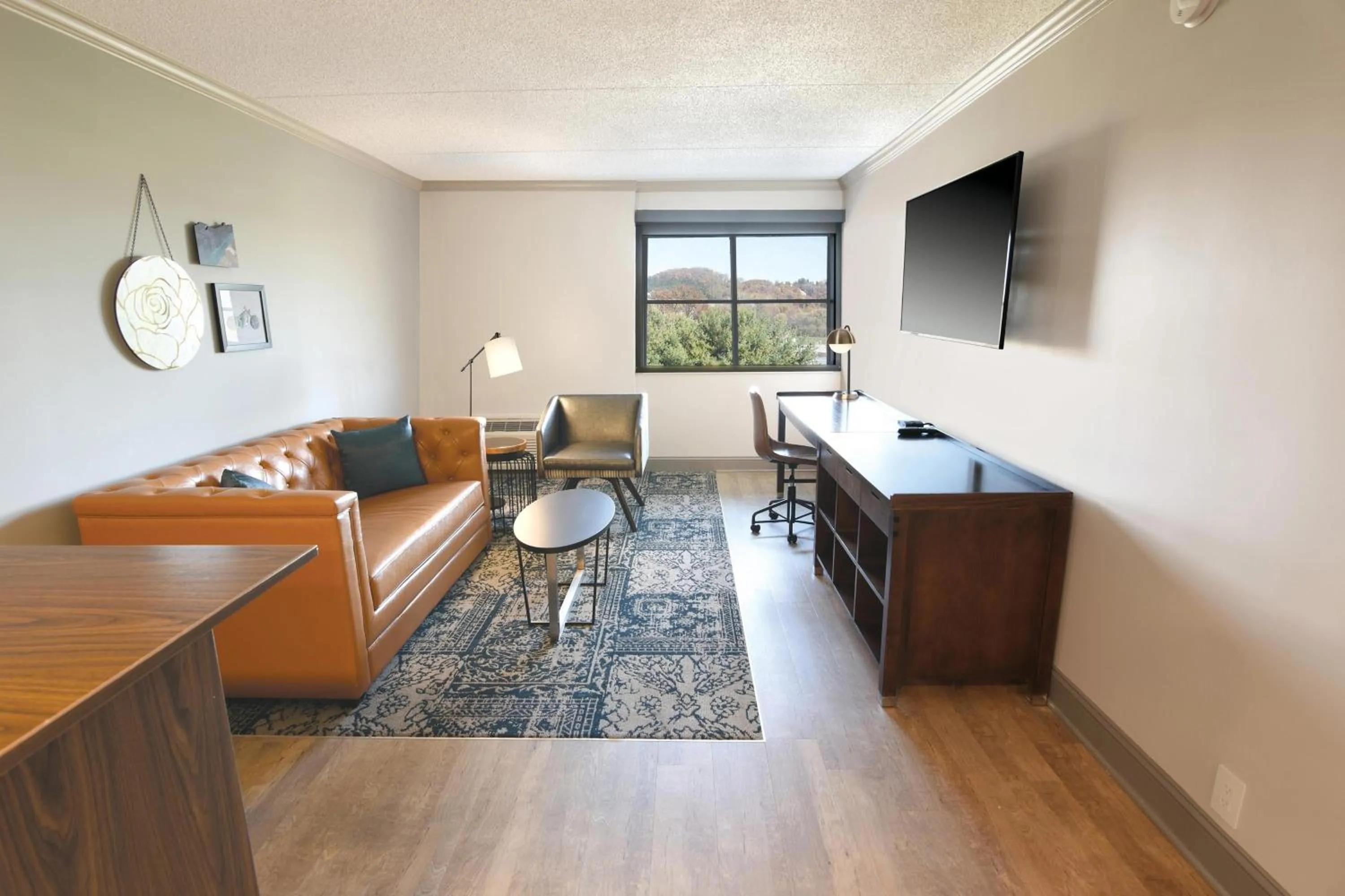 Living room in Four Points by Sheraton York