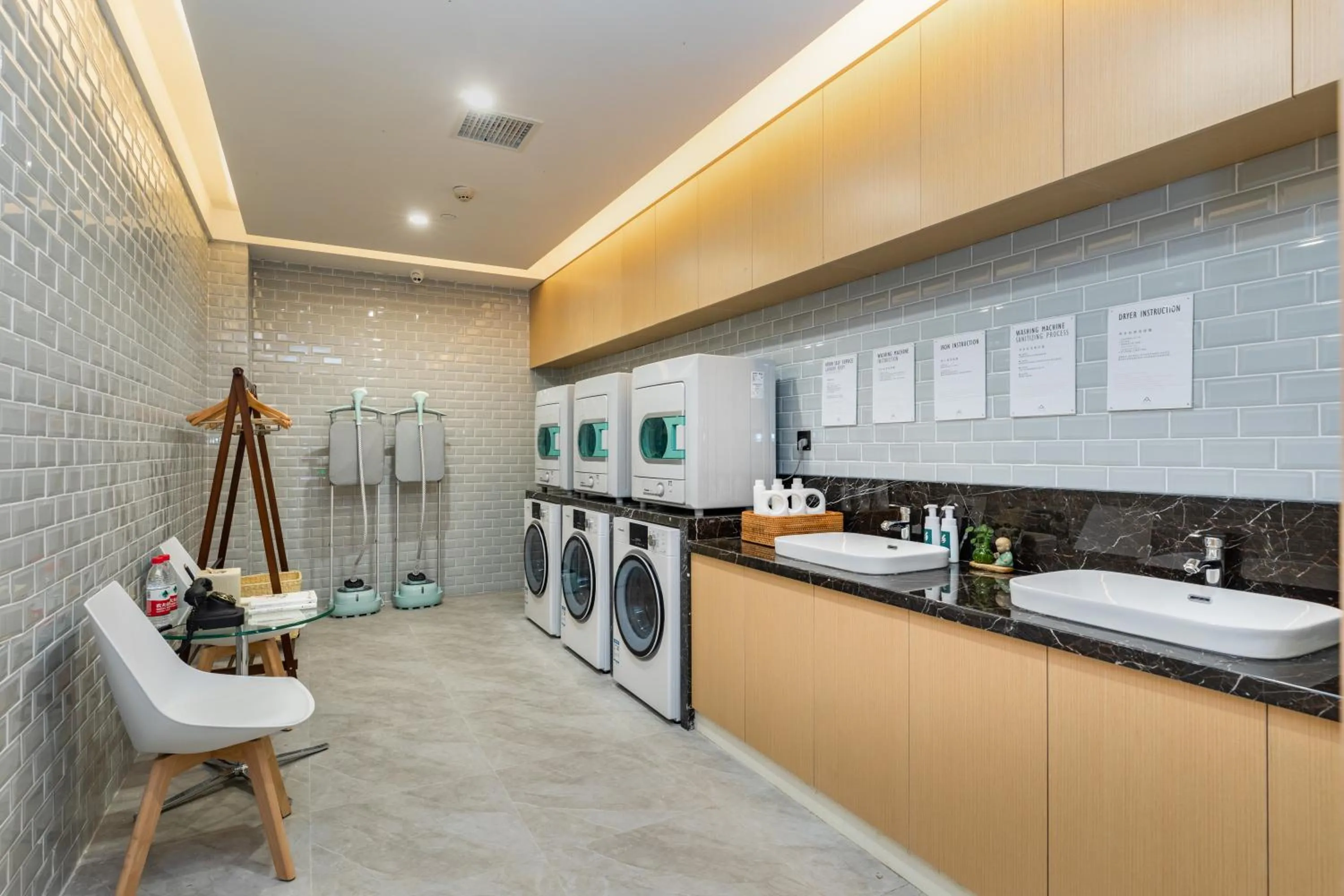 Atour Hotel (Wuhan Mulan Pishang Building)