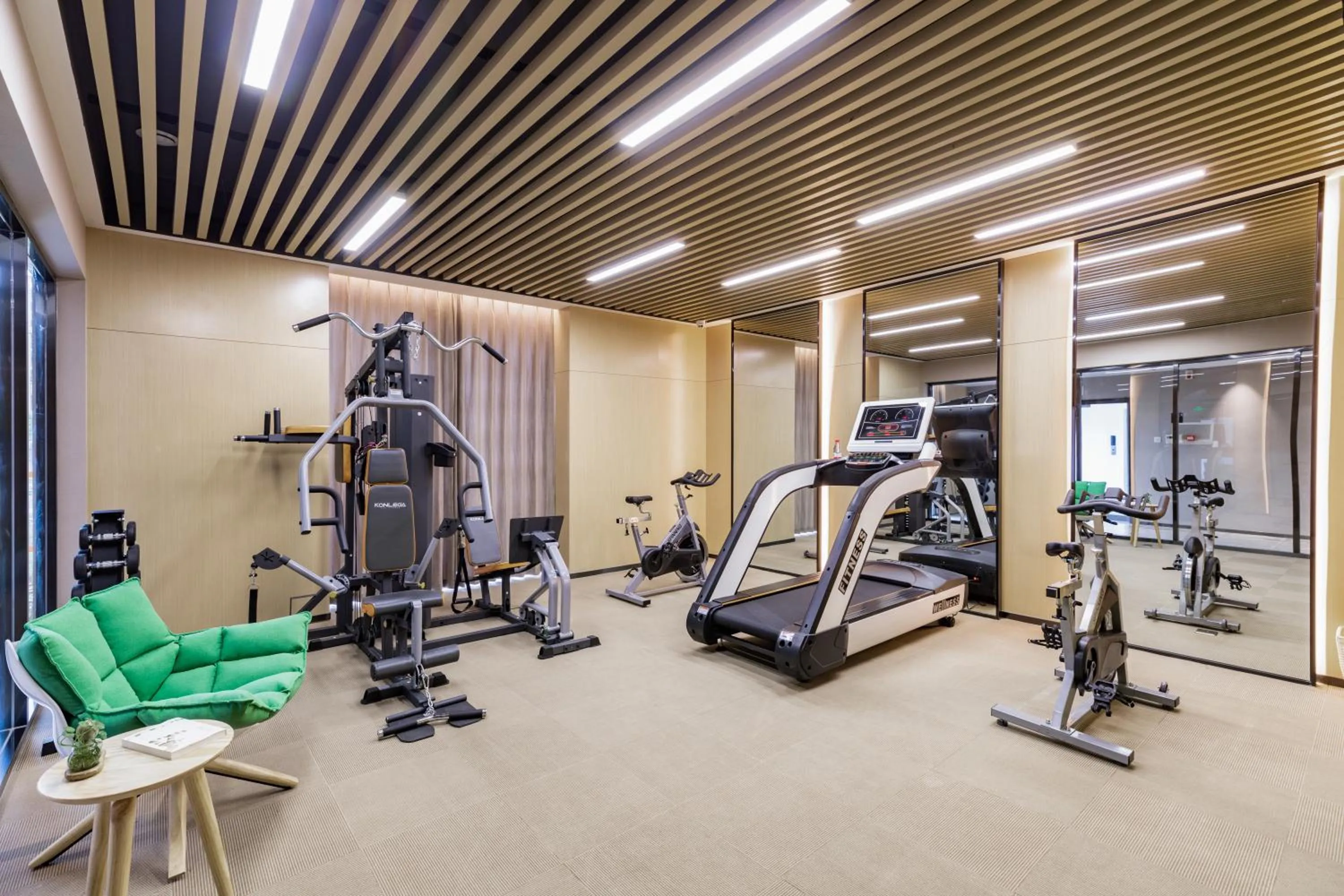 Atour Hotel (Wuhan Mulan Pishang Building)