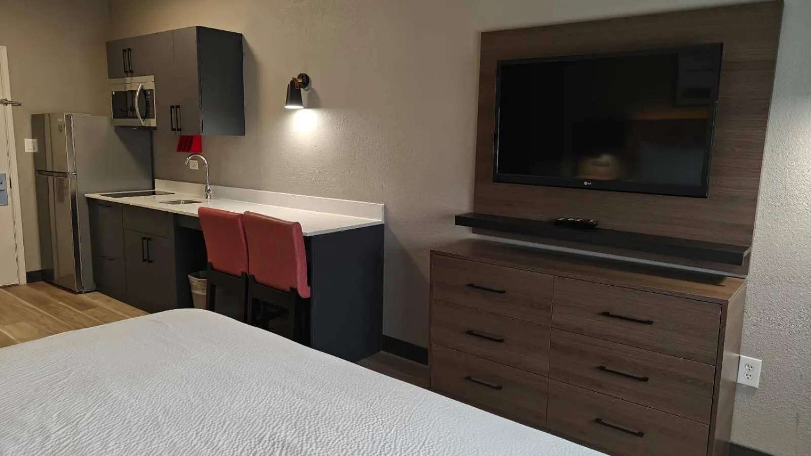 Bed in Hawthorn Extended Stay by Wyndham DFW Airport North