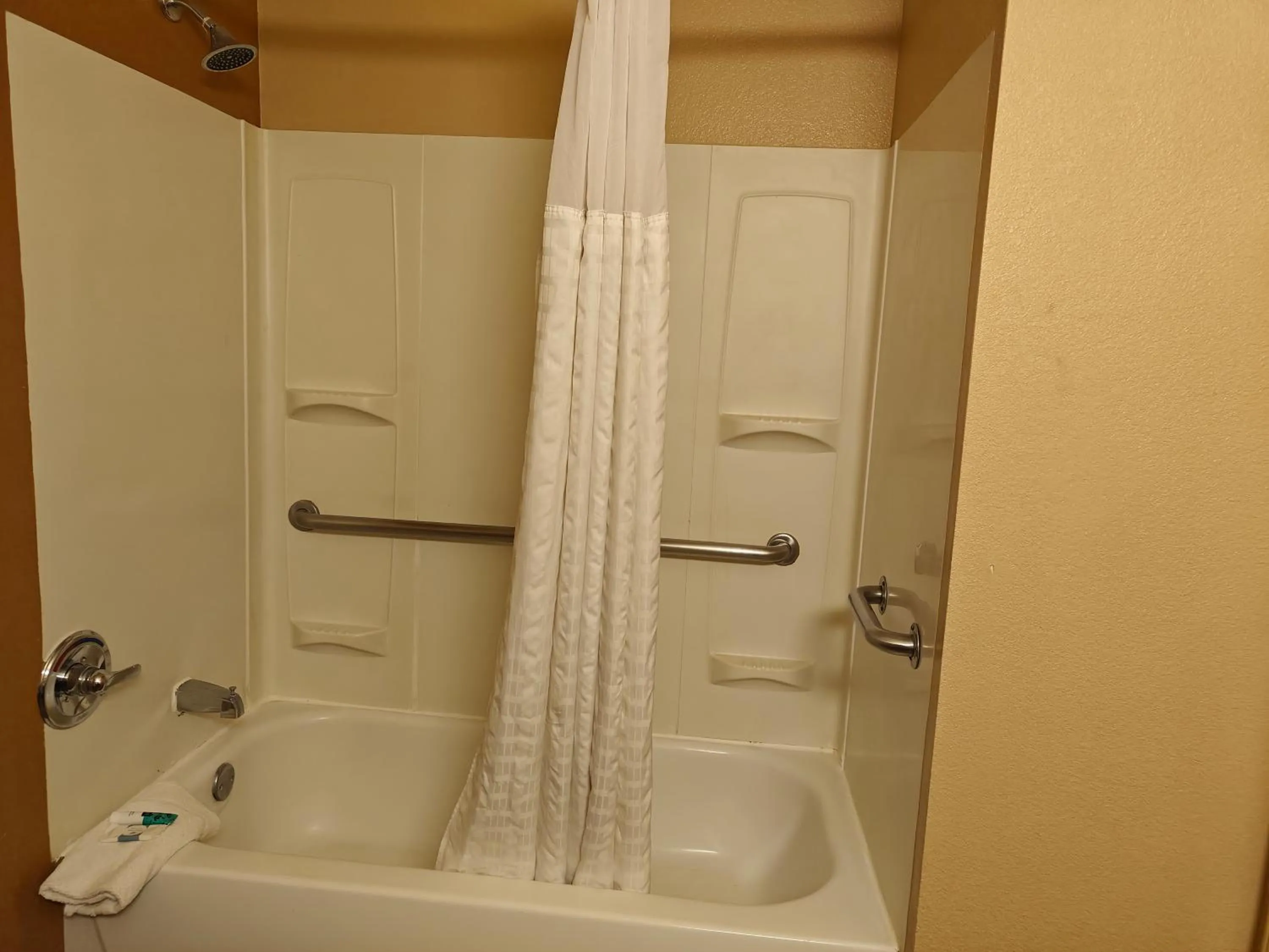 Queen Room with Bath Tub - Mobility Accessible/Non-Smoking in Hawthorn Extended Stay by Wyndham DFW Airport North