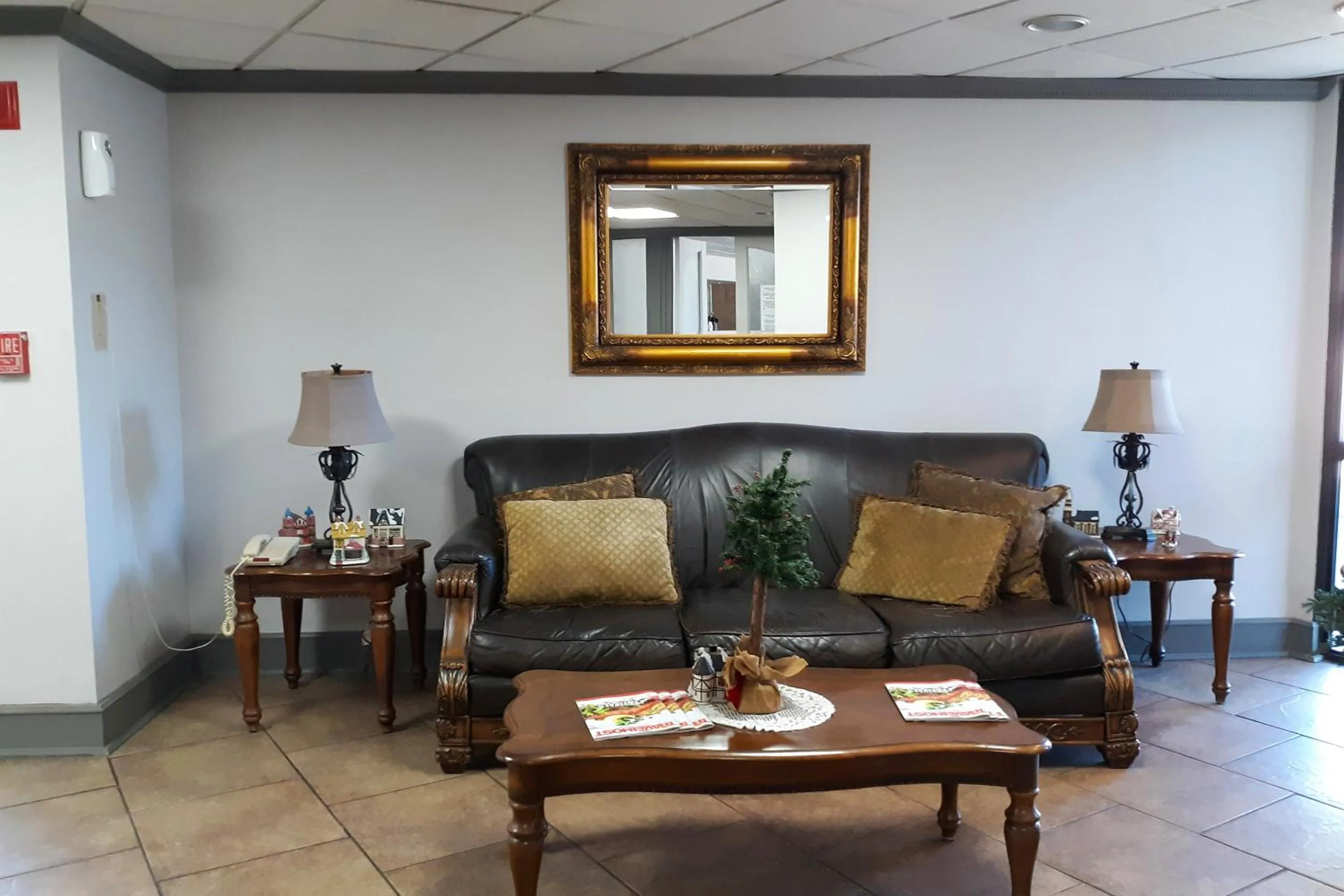 Lobby or reception in Port Allen Inn