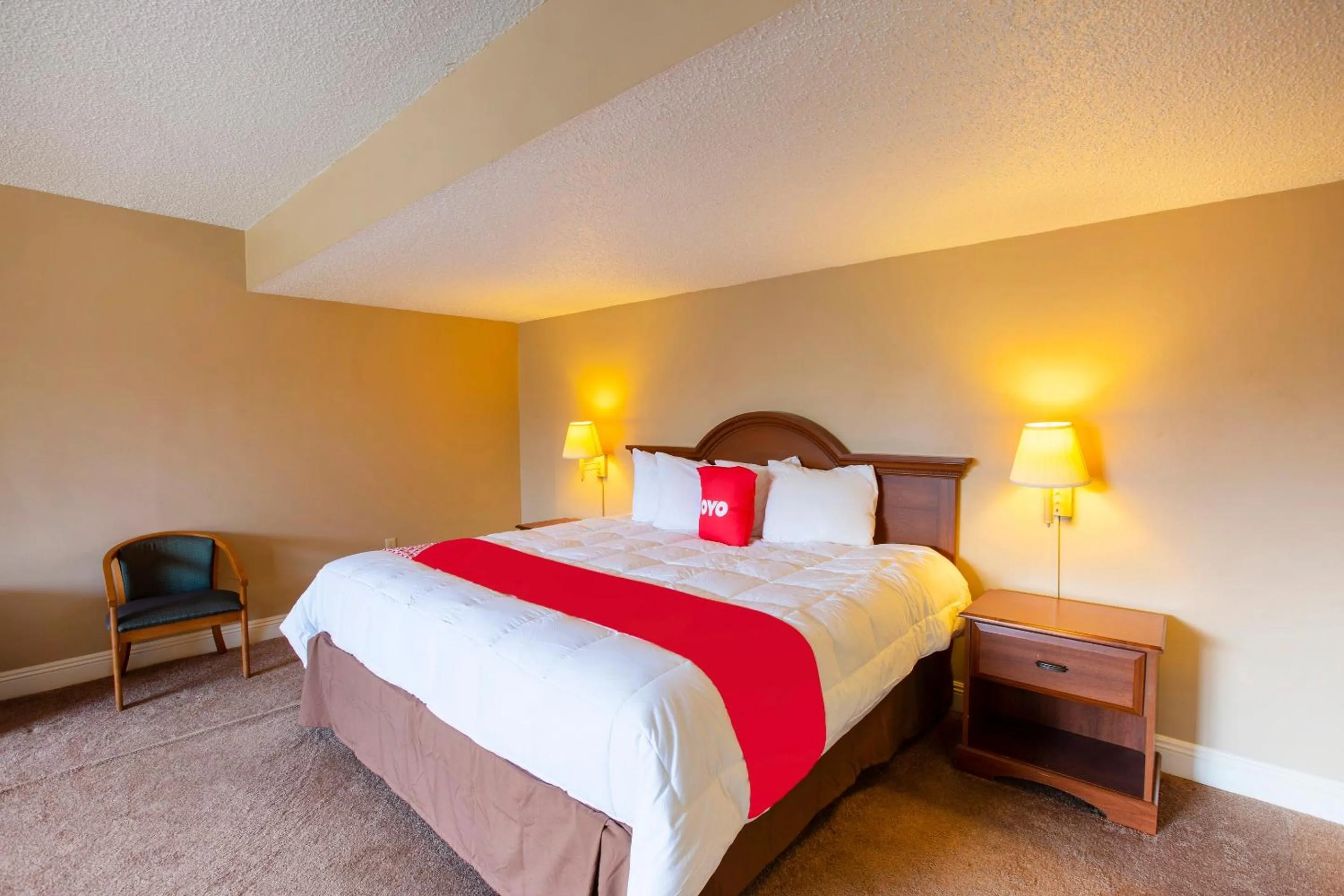 Bedroom, Bed in Port Allen Inn