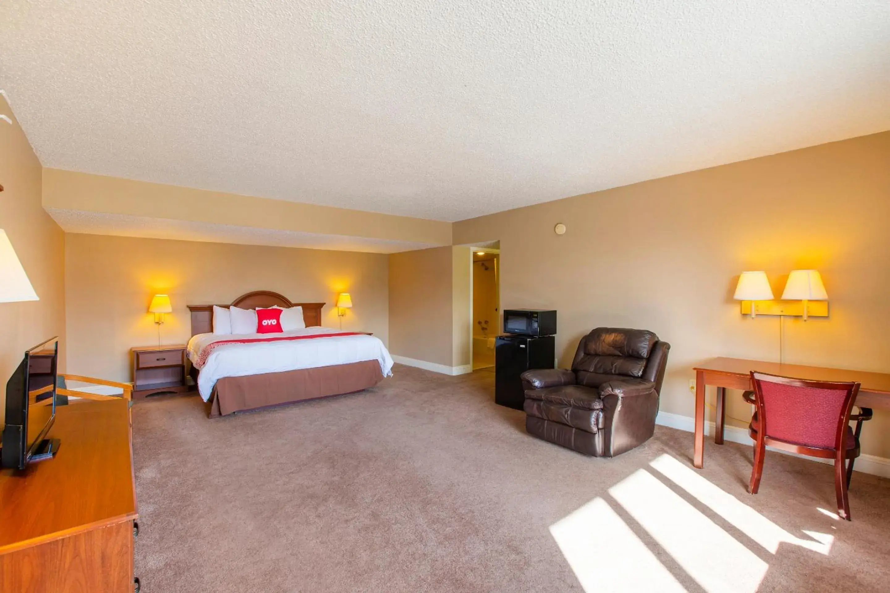 Premium King Bed Smoking in OYO Hotel Port Allen LA I-10 West Premium King Bed Smoking in OYO Hotel Port Allen LA I-10 West