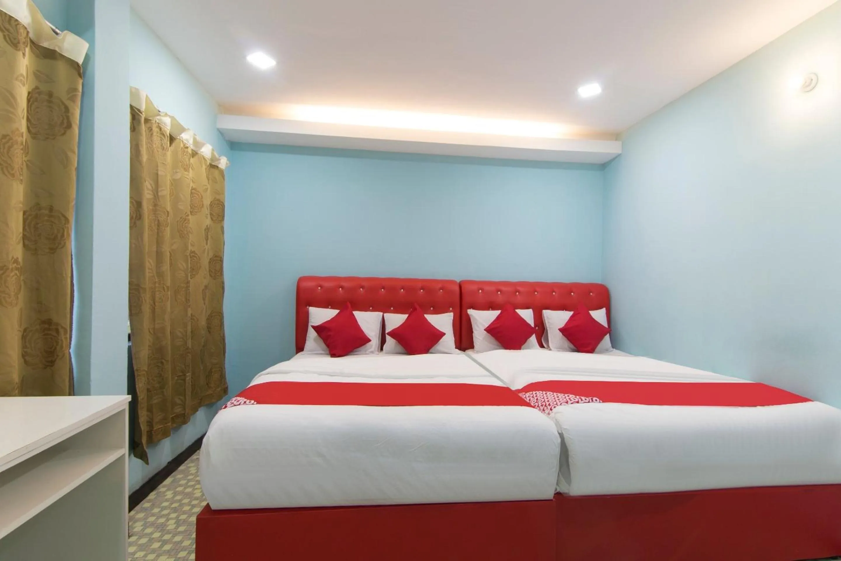 Bedroom in OYO 1136 Pd Star Hotel