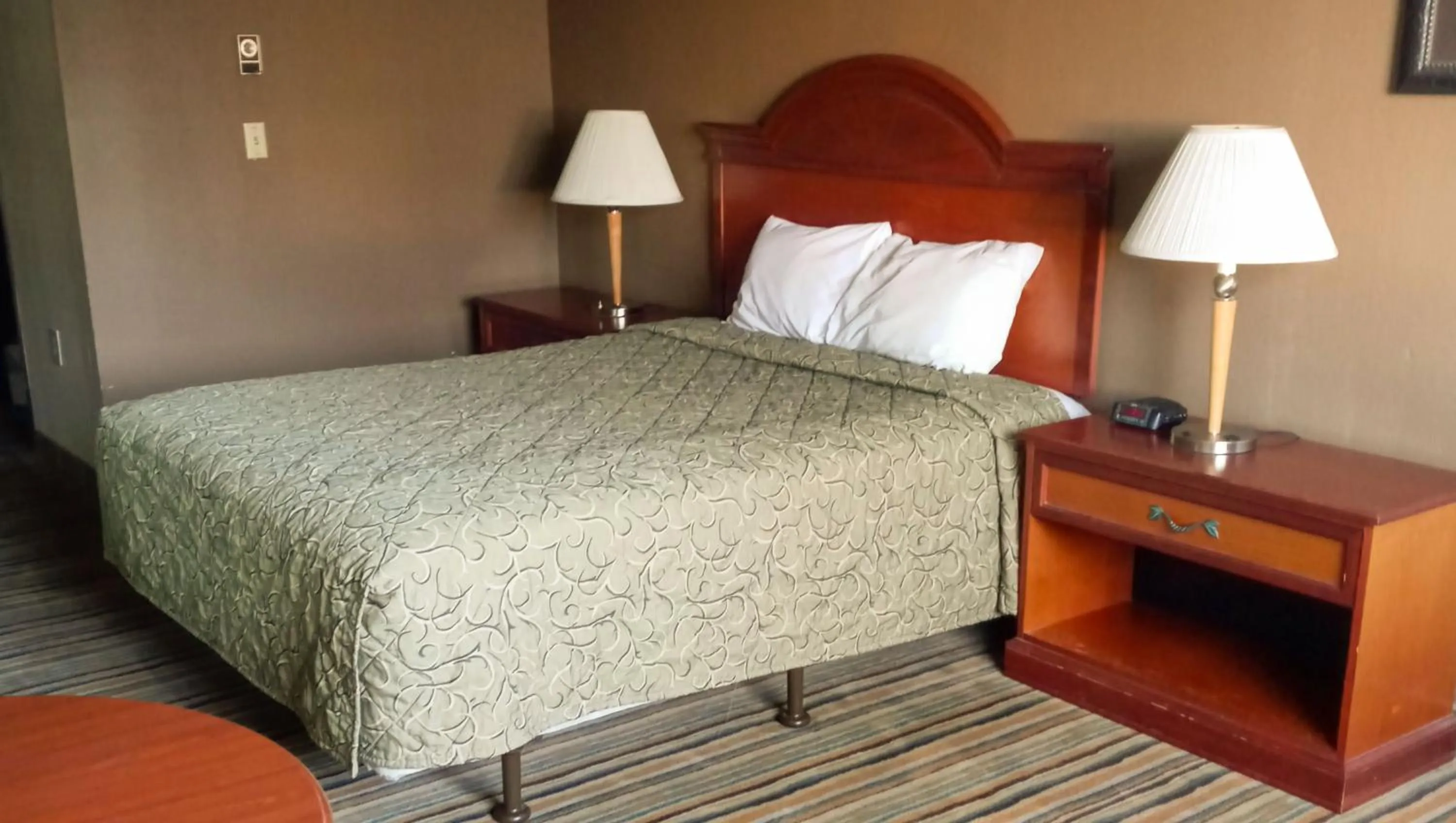 Bedroom, Bed in The La Grande Inn