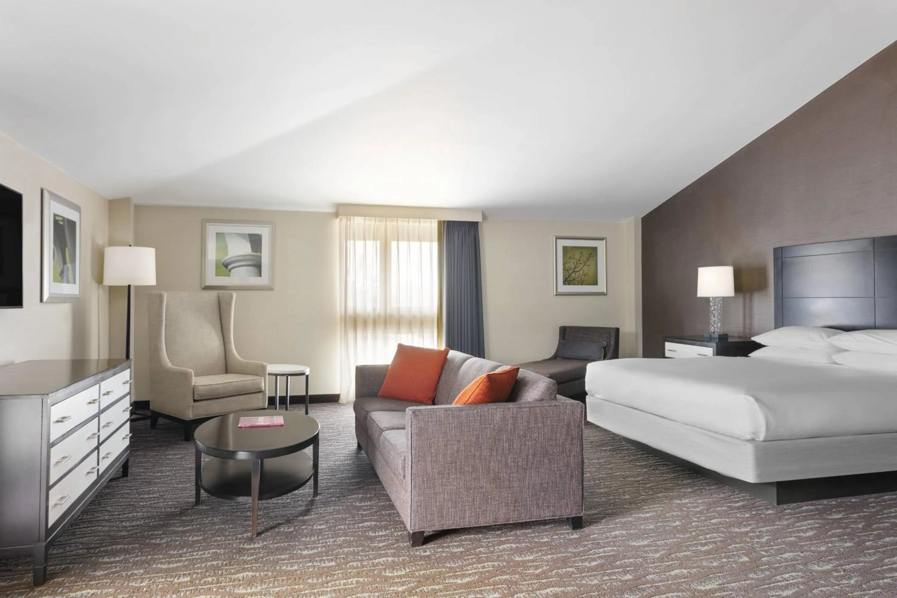 Photo of the whole room, Bed in Delta Hotels by Marriott Baltimore North