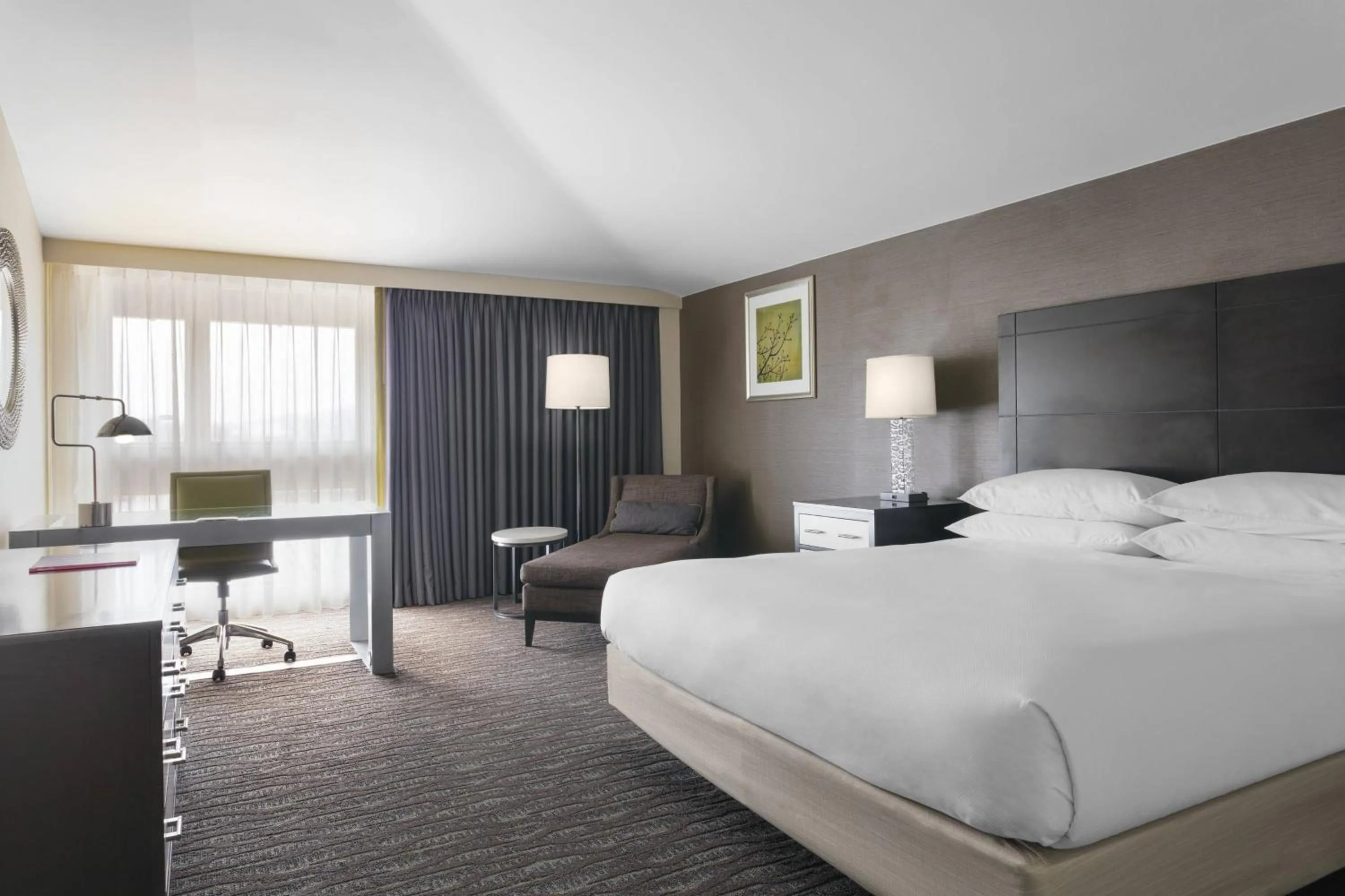 Photo of the whole room, Bed in Delta Hotels by Marriott Baltimore North