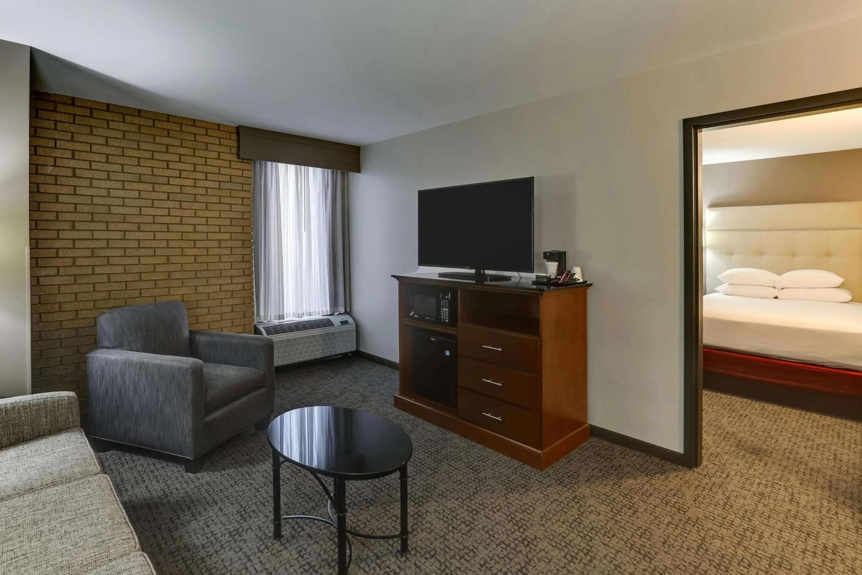 Bedroom, Bed in Drury Inn & Suites Columbus Dublin