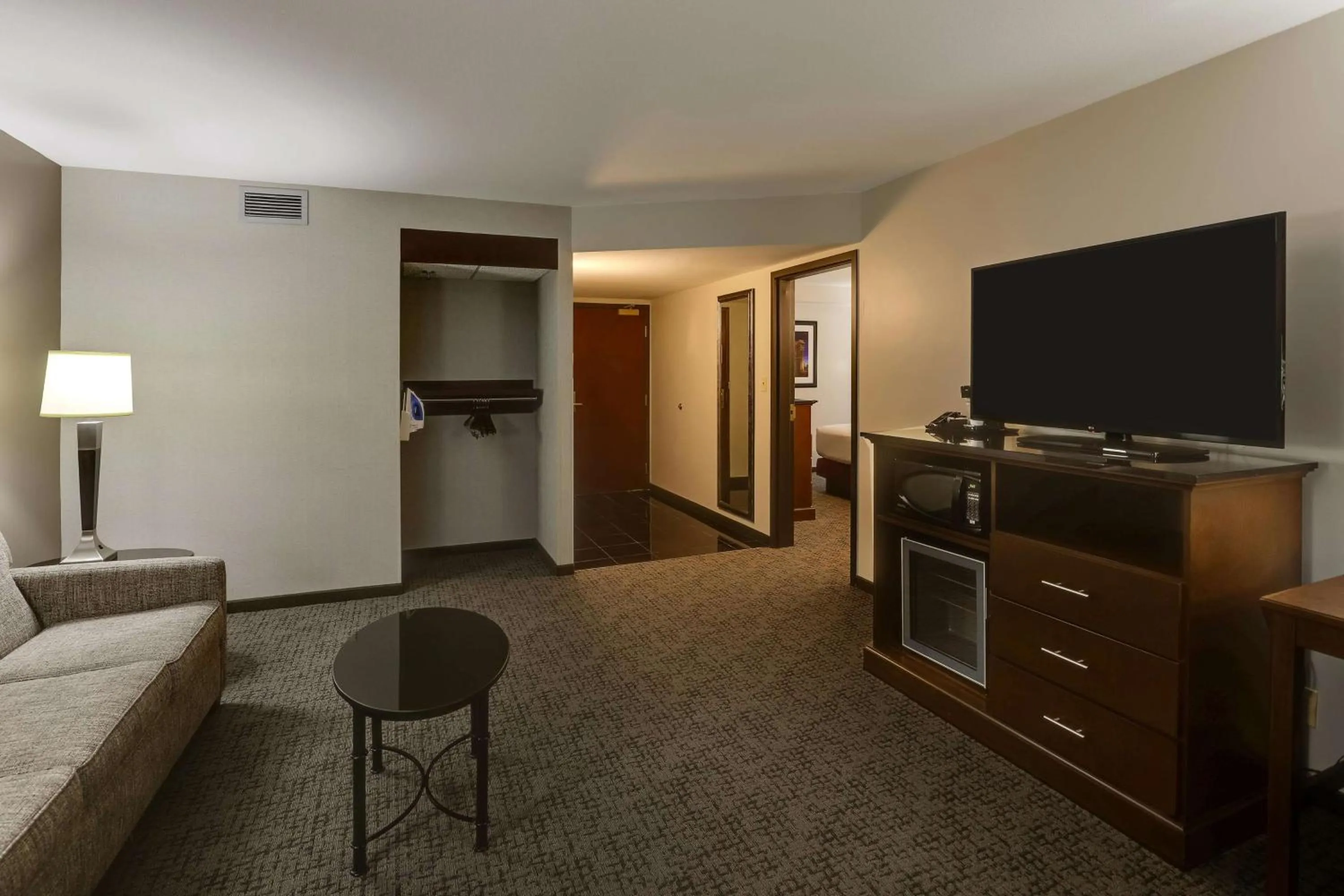 Bedroom in Drury Inn & Suites Columbus Dublin