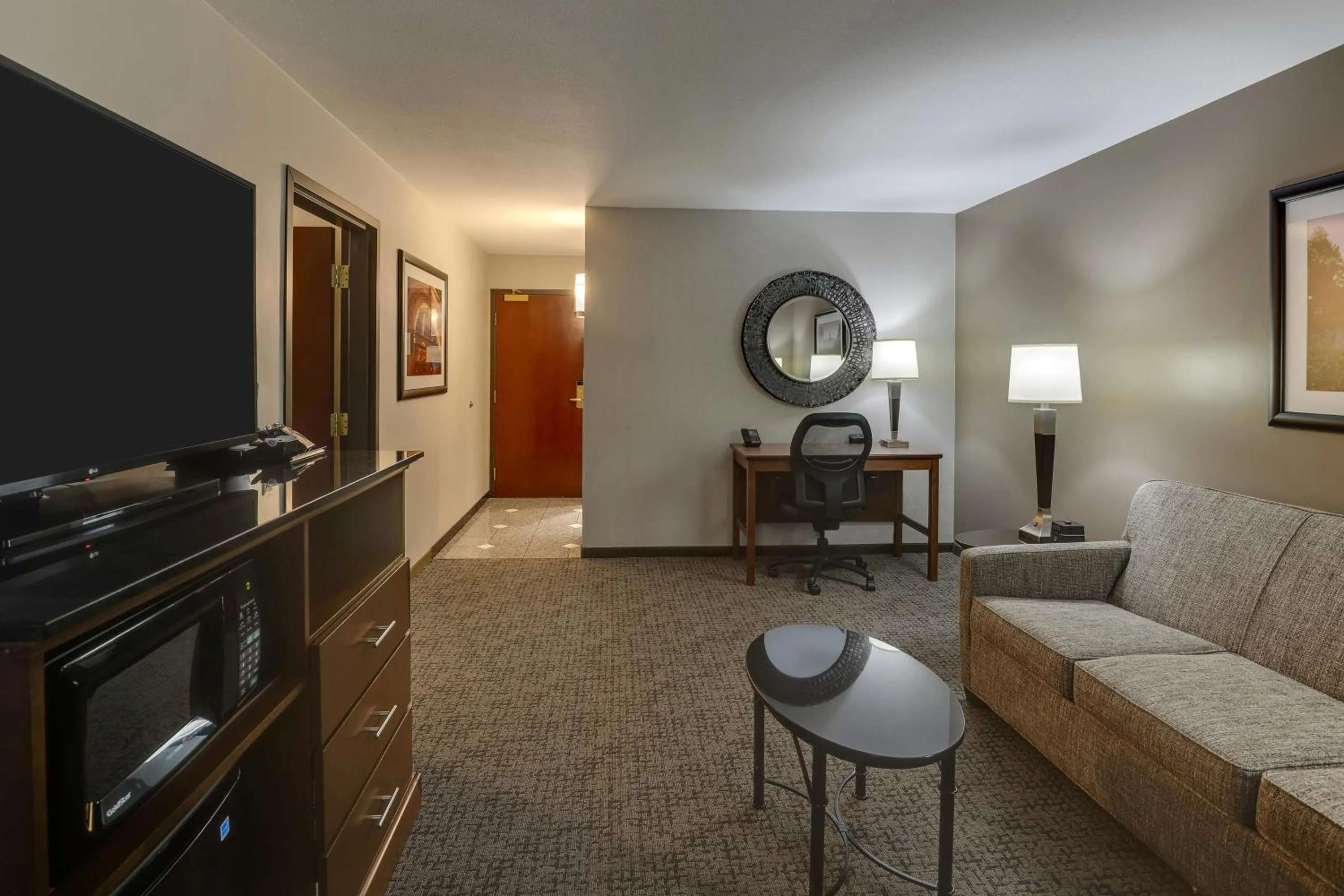 Bedroom in Drury Inn & Suites Columbus Dublin