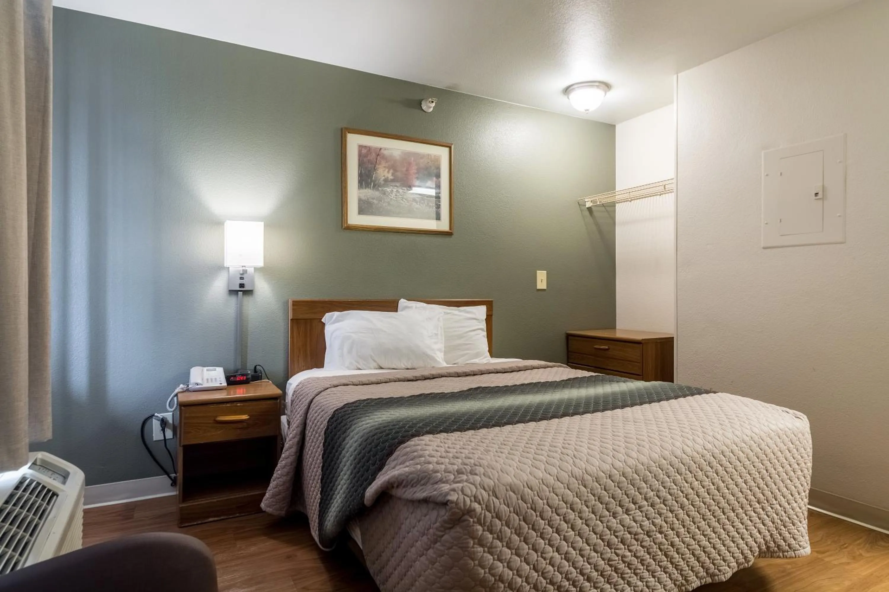 Photo of the whole room, Bed in HomeTowne Studios by Red Roof Denver - Lakewood West