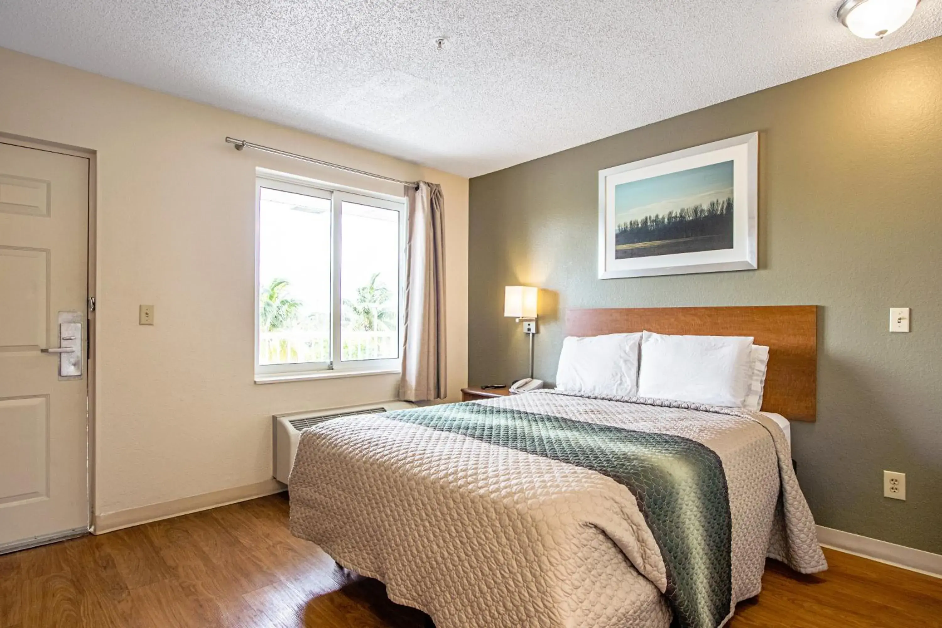 Suite One Full Room Non-Smoking in HomeTowne Studios by Red Roof Denver - Lakewood West Suite One Full Room Non-Smoking in HomeTowne Studios by Red Roof Denver - Lakewood West