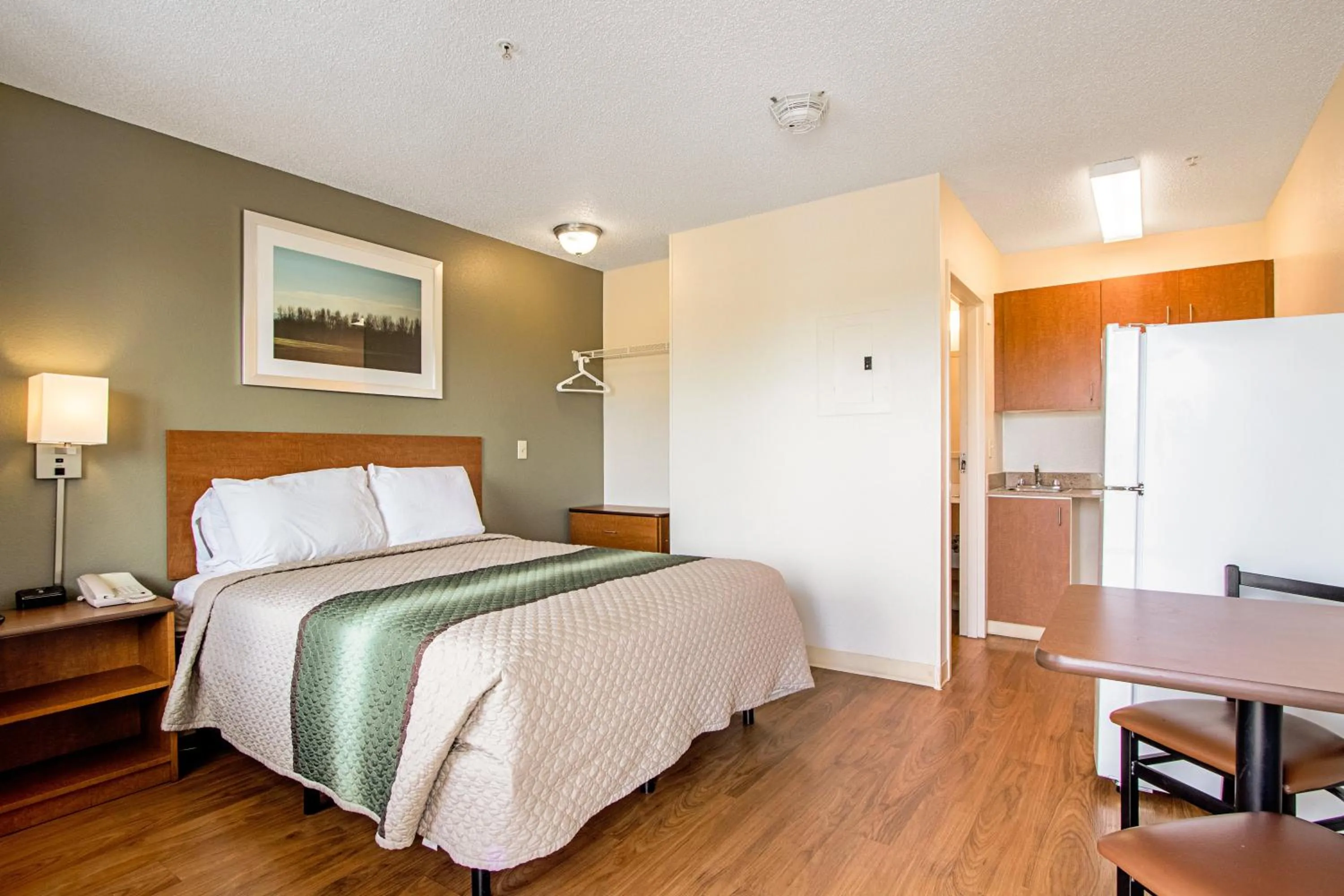 Photo of the whole room, Bed in HomeTowne Studios by Red Roof Denver - Lakewood West