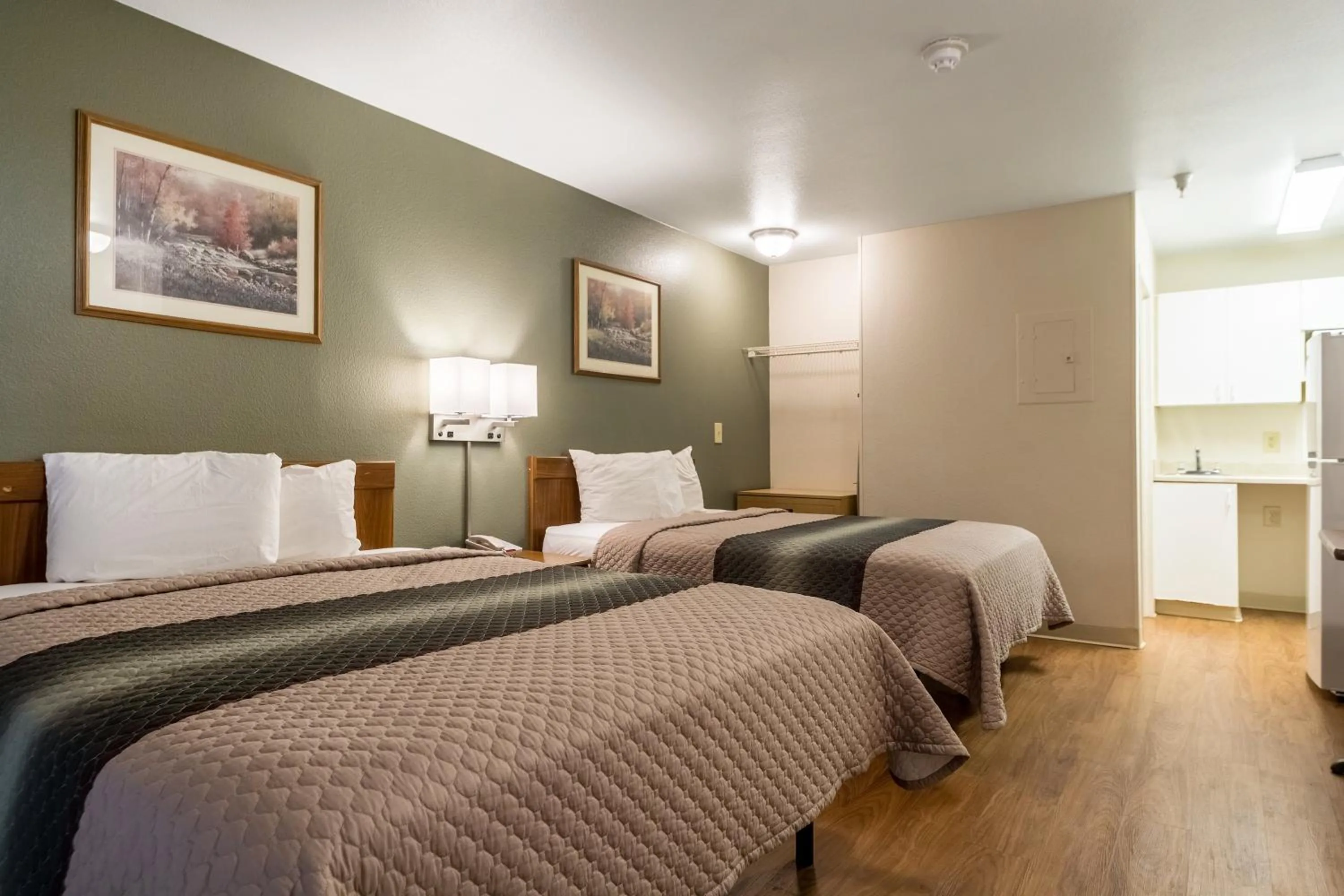 Photo of the whole room, Bed in HomeTowne Studios by Red Roof Denver - Lakewood West