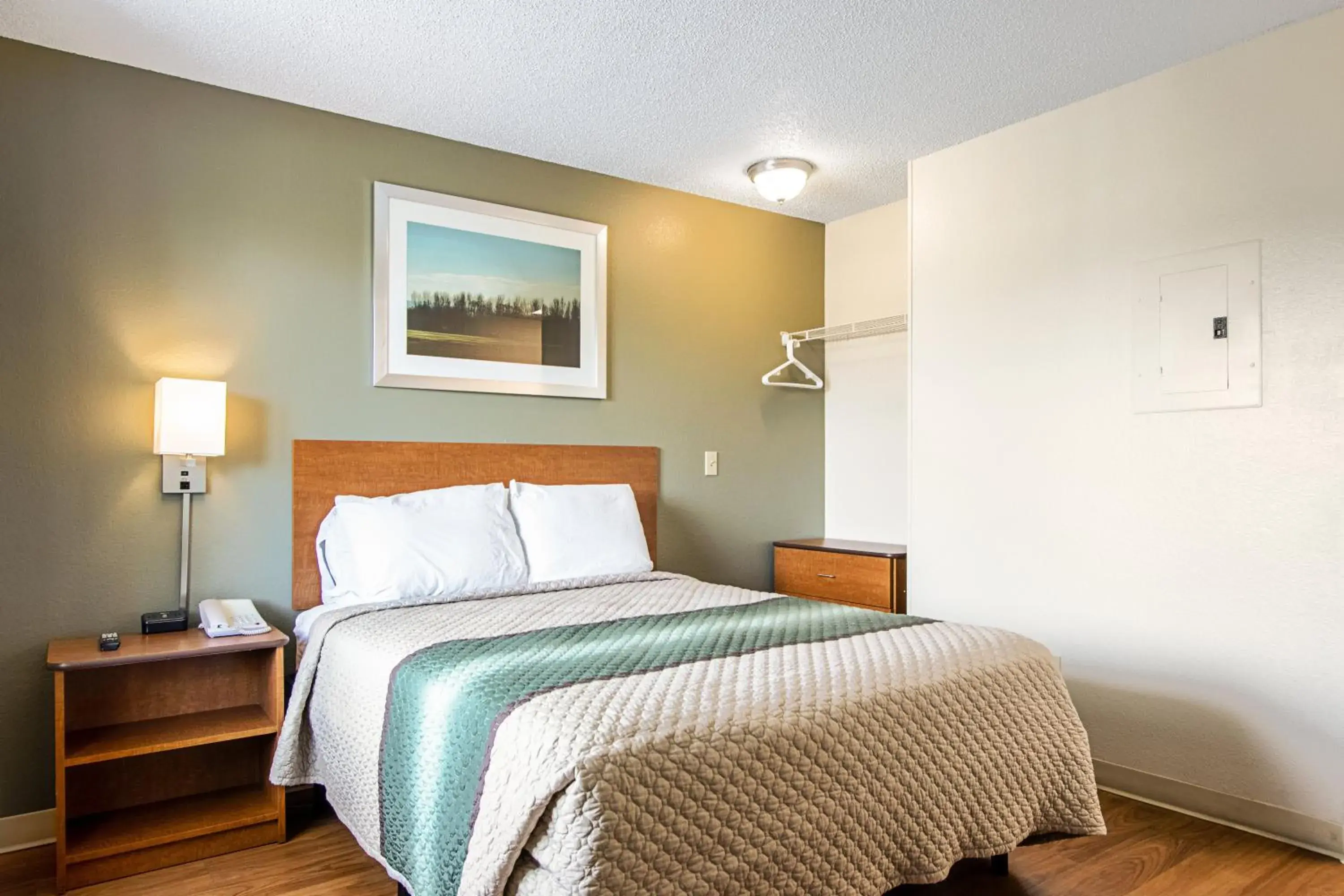 Suite King Room Non-Smoking in HomeTowne Studios by Red Roof Denver - Lakewood West Suite King Room Non-Smoking in HomeTowne Studios by Red Roof Denver - Lakewood West