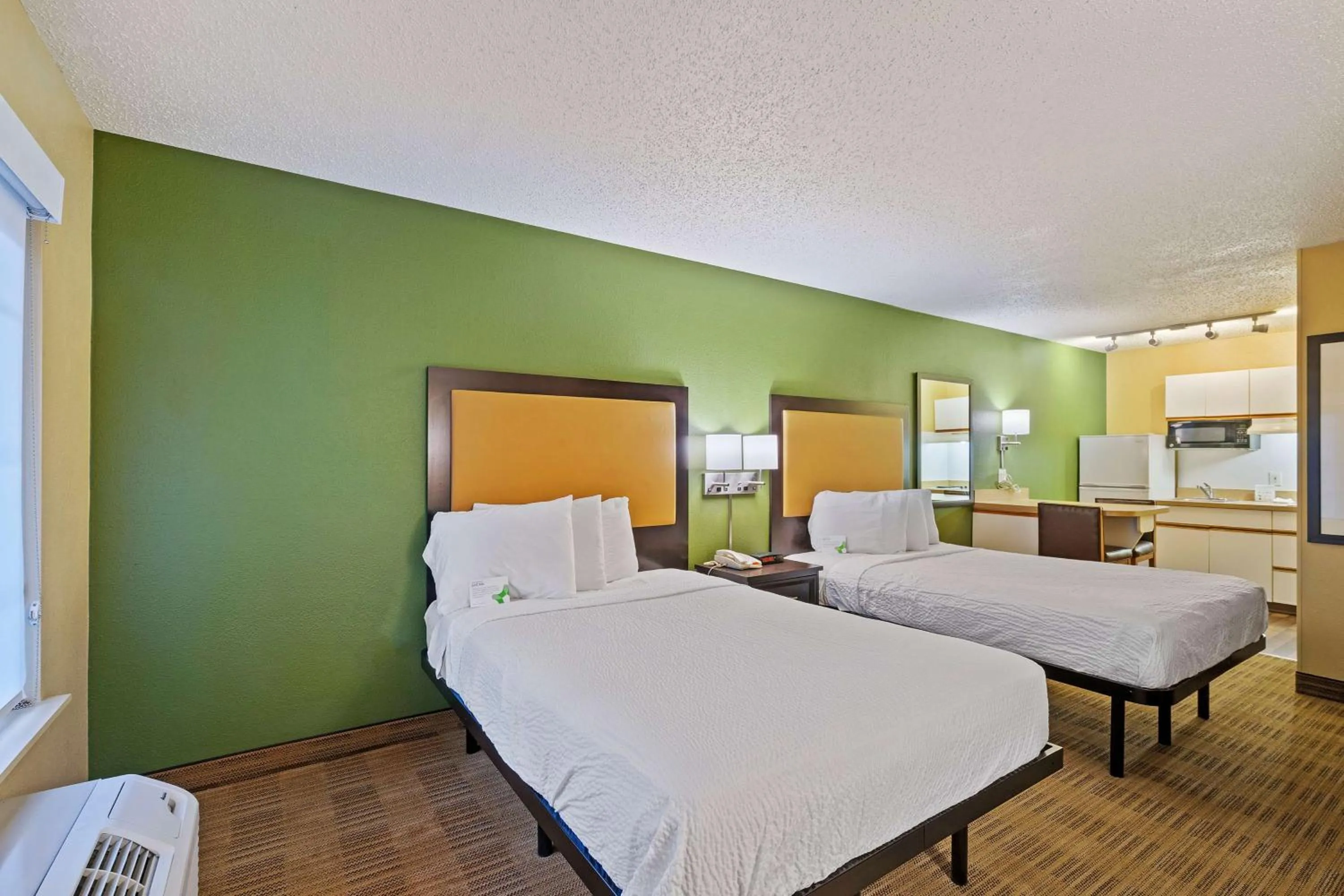 Bedroom, Bed in Extended Stay America Suites - Washington, DC - Reston
