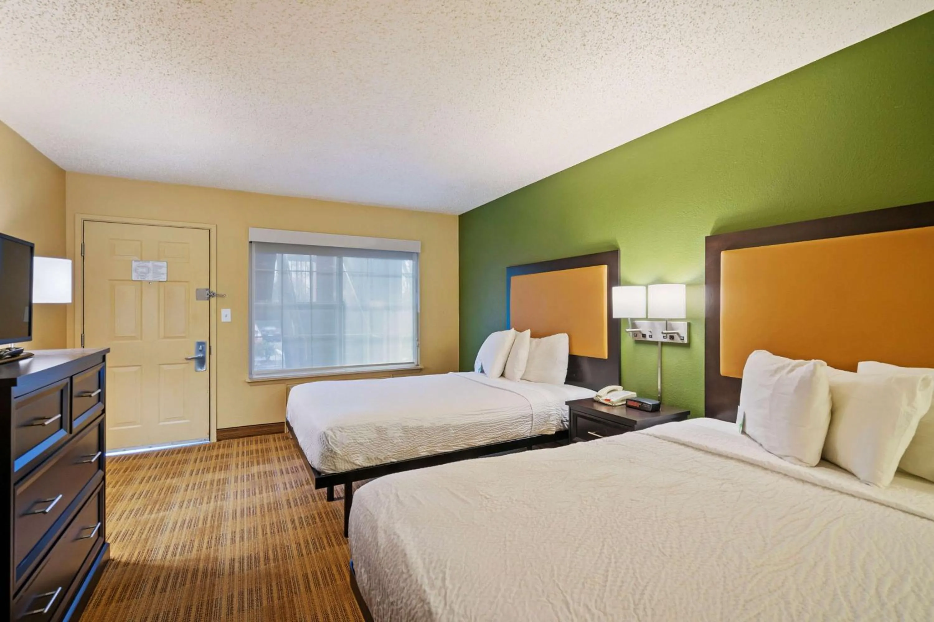 Bedroom, Bed in Extended Stay America Suites - Washington, DC - Reston