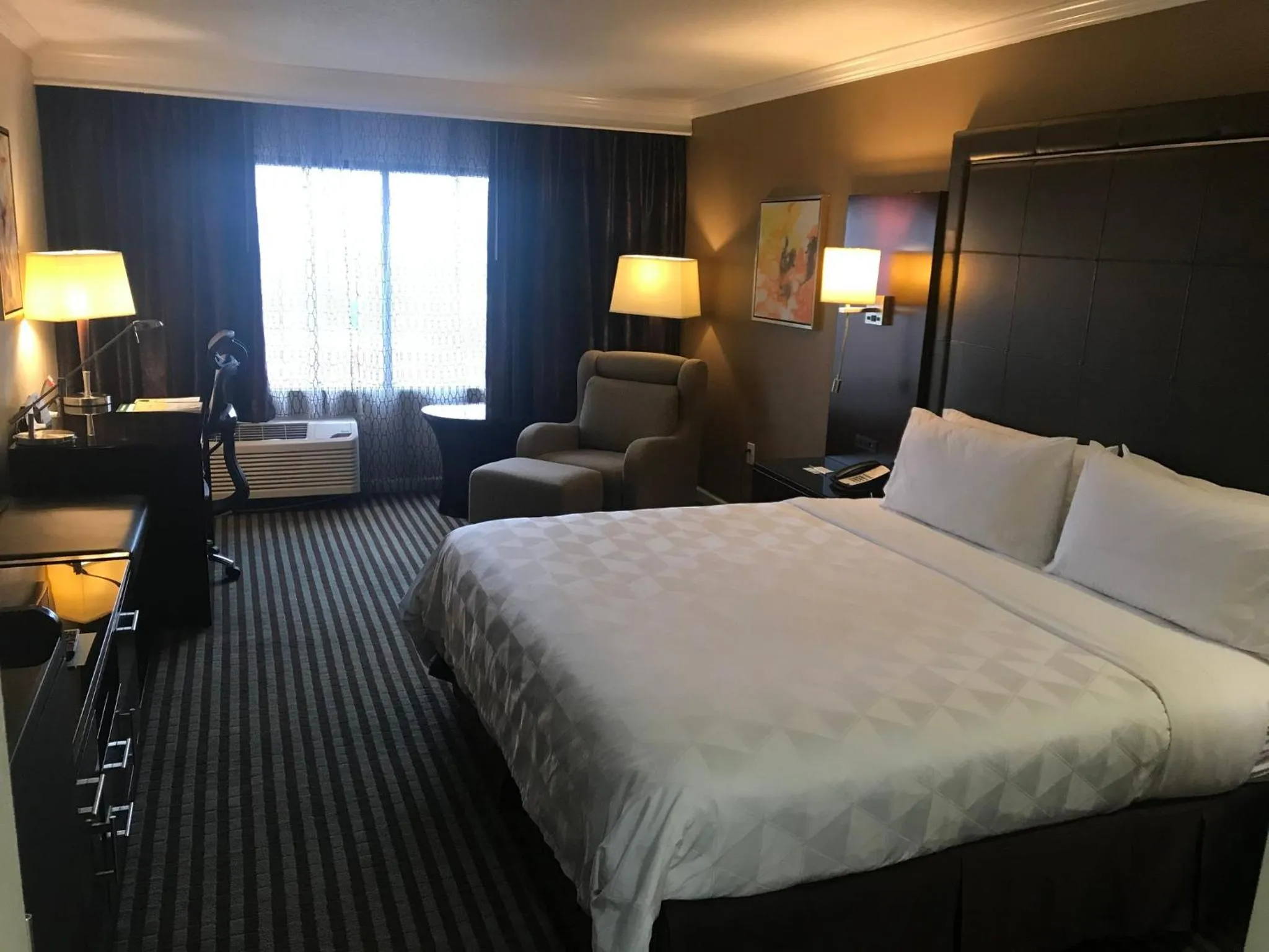 Photo of the whole room, Bed in Holiday Inn Orlando East-UCF Area by IHG