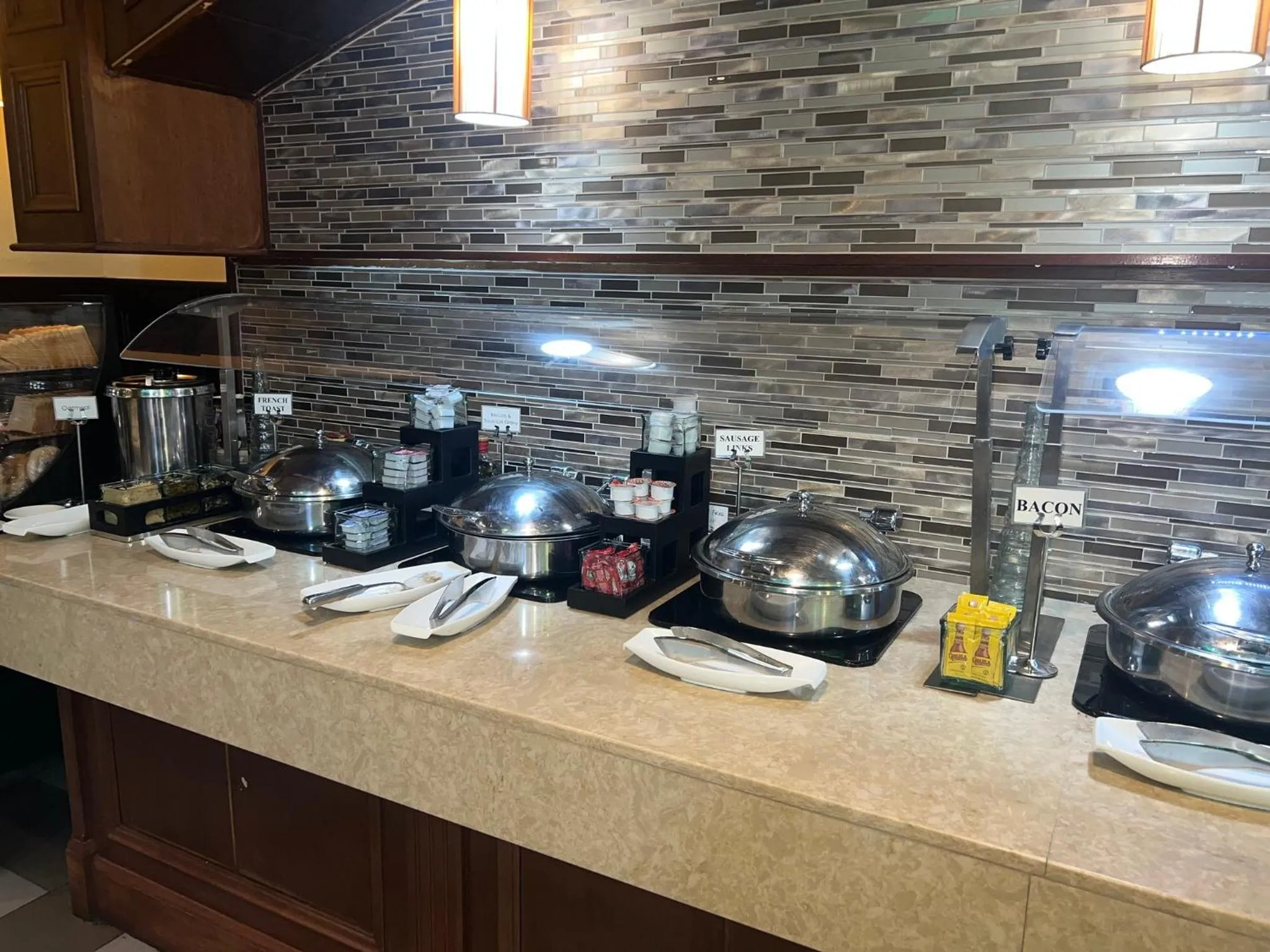 Restaurant/places to eat in Holiday Inn Orlando East-UCF Area by IHG