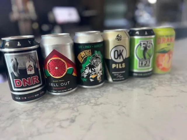 Lounge or bar in Delta Hotels by Marriott Midwest City at the Reed Conference Center