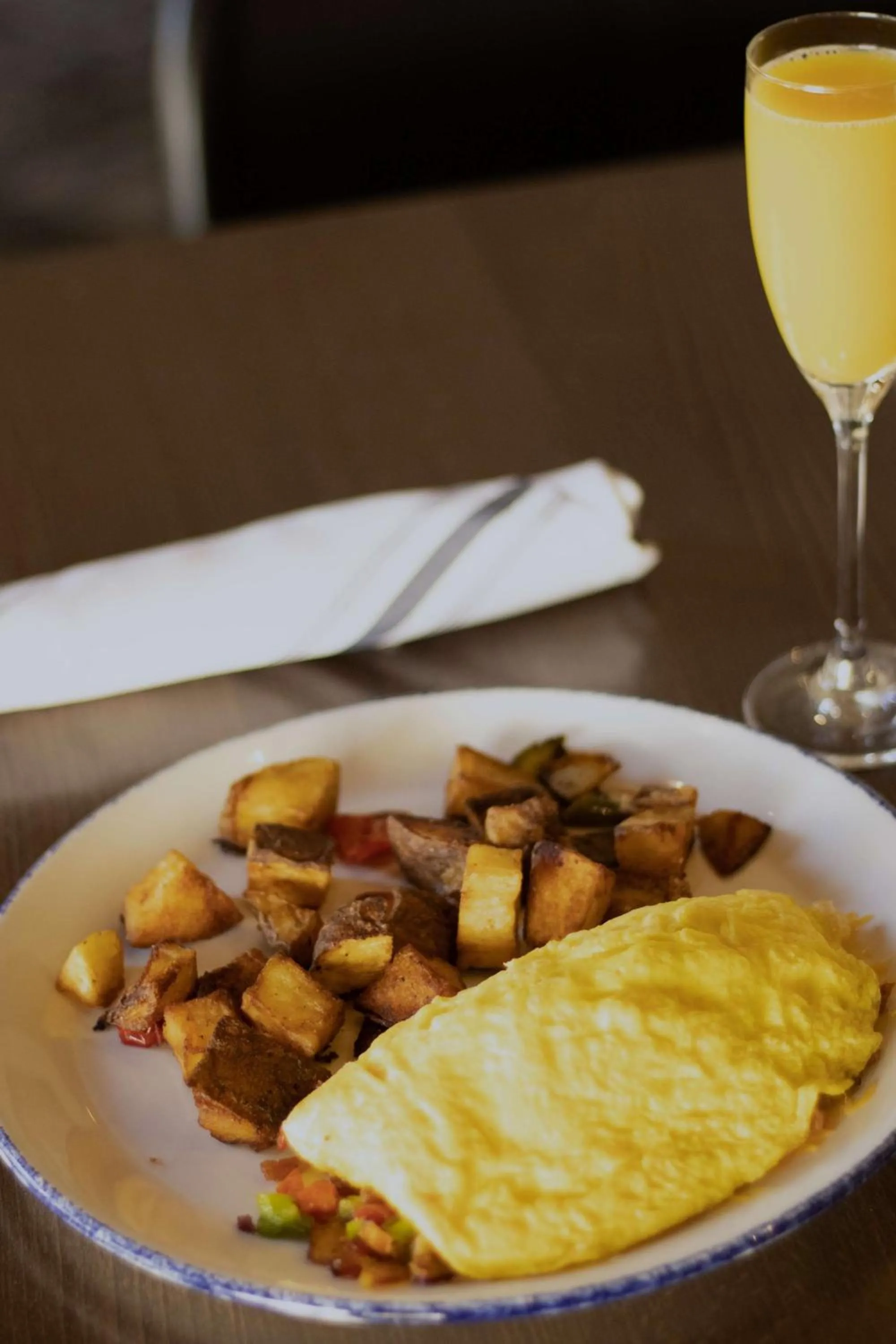 Lounge or bar in Seacliff Inn Aptos, Tapestry Collection by Hilton