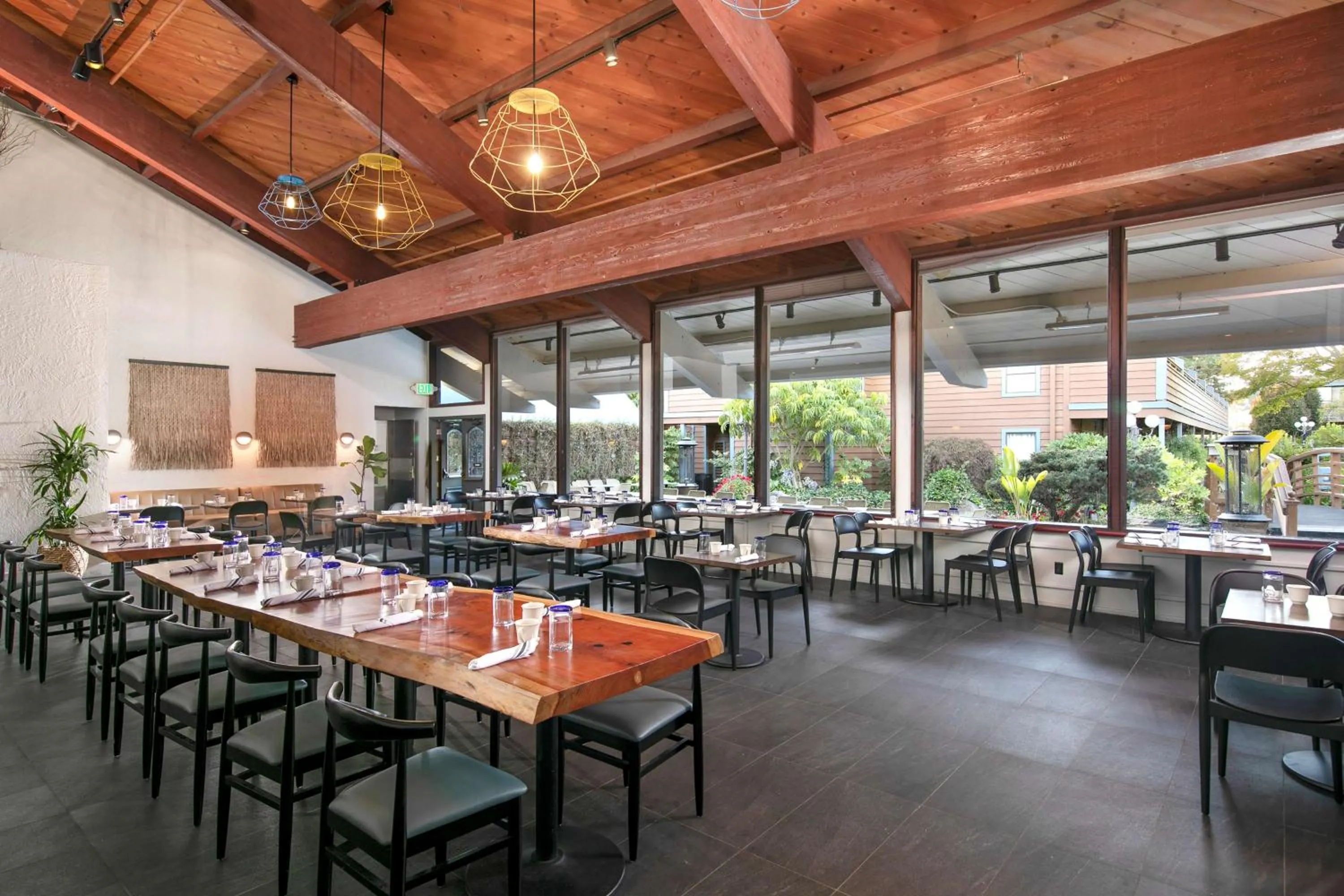Restaurant/places to eat in Seacliff Inn Aptos, Tapestry Collection by Hilton
