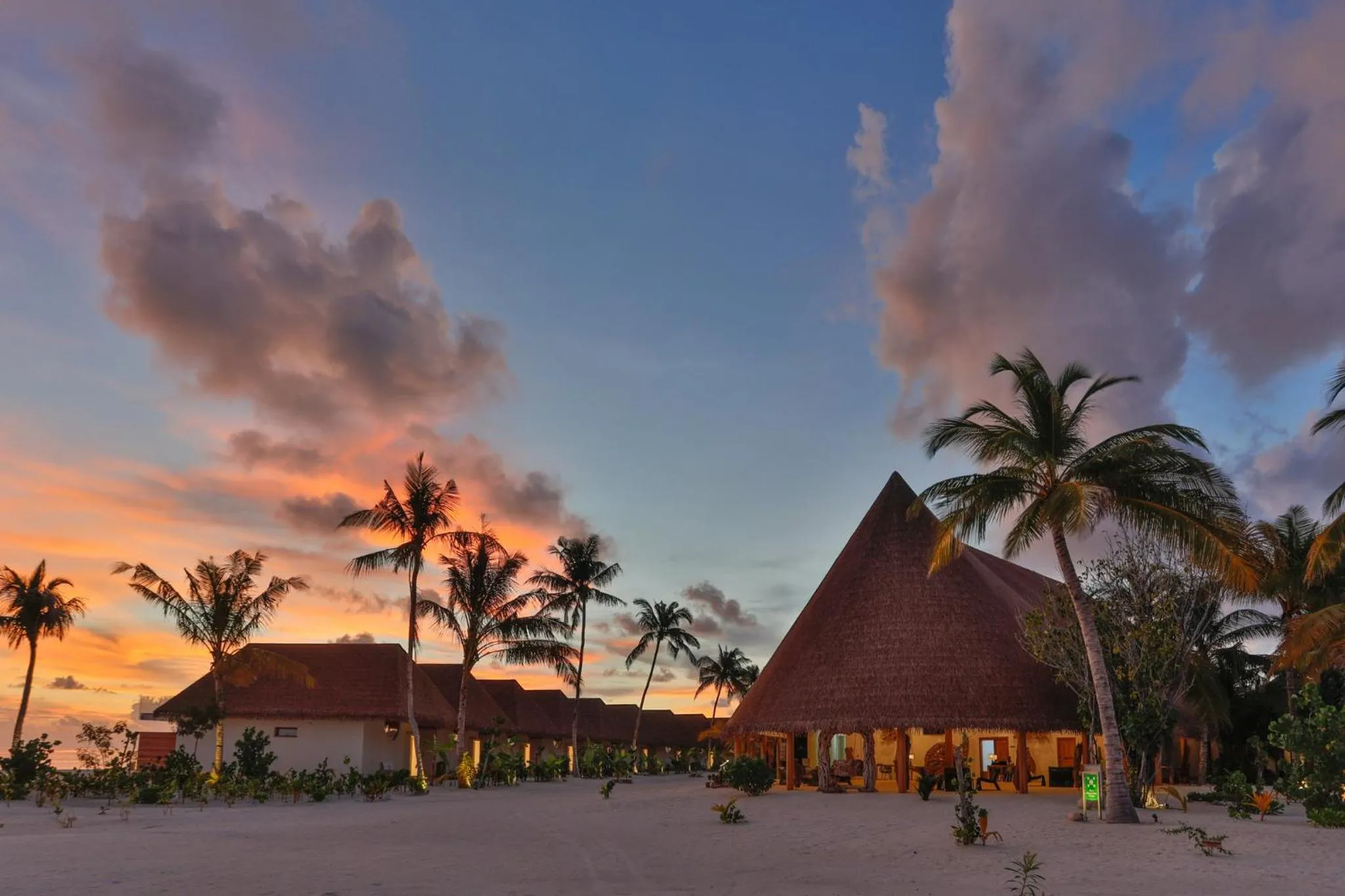 Lobby or reception in Cinnamon Velifushi Maldives