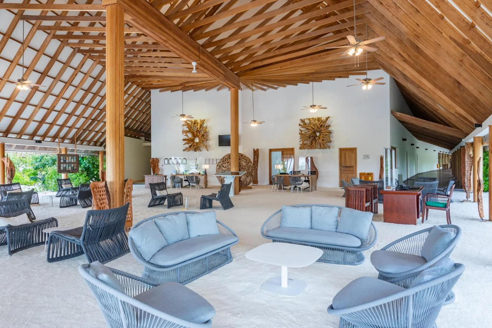 Lobby or reception in Cinnamon Velifushi Maldives