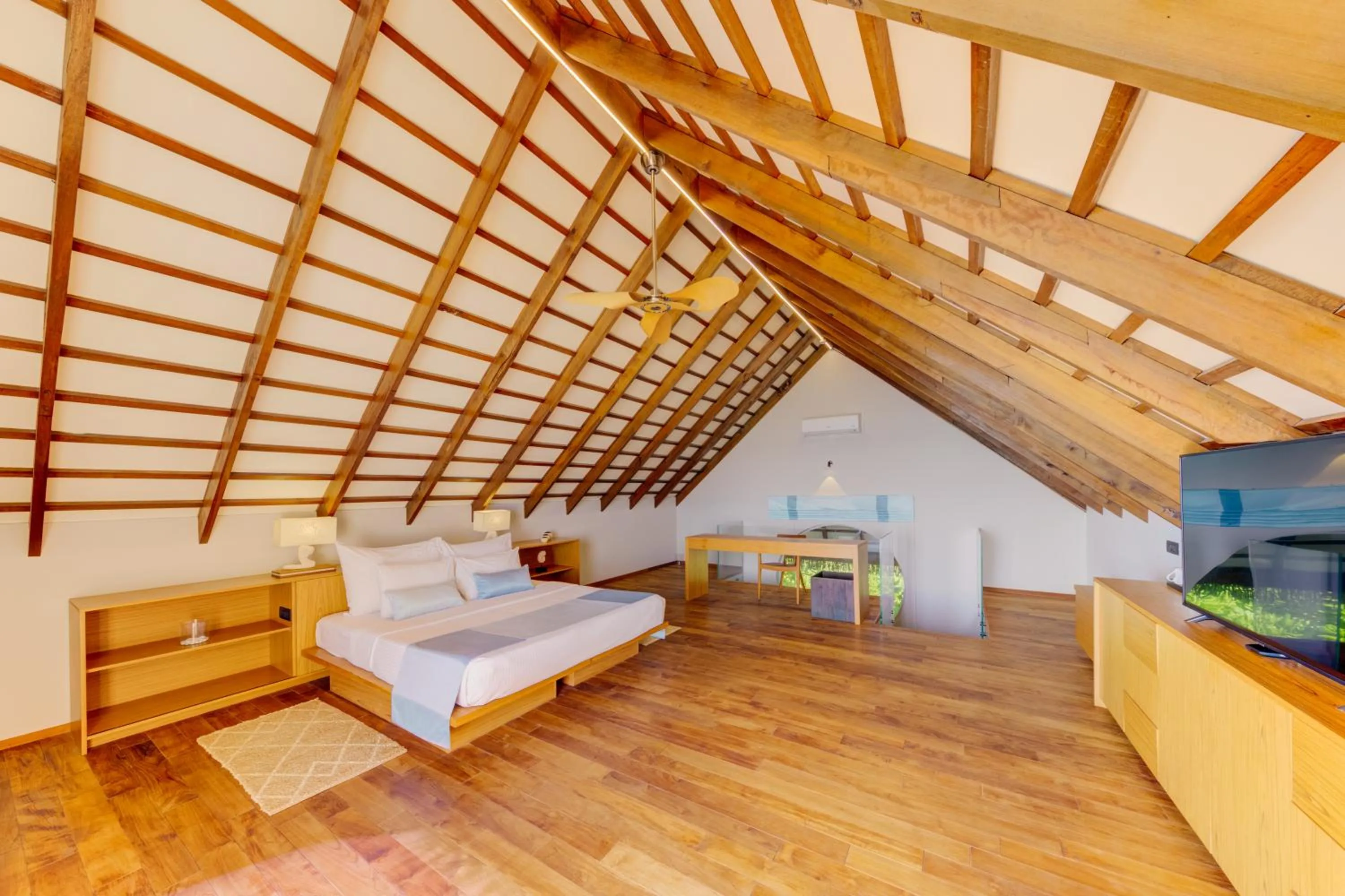 Photo of the whole room in Cinnamon Velifushi Maldives