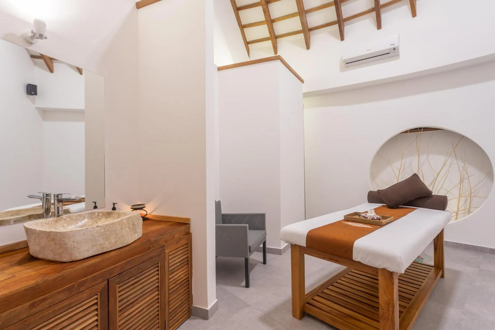 Spa and wellness centre/facilities in Cinnamon Velifushi Maldives