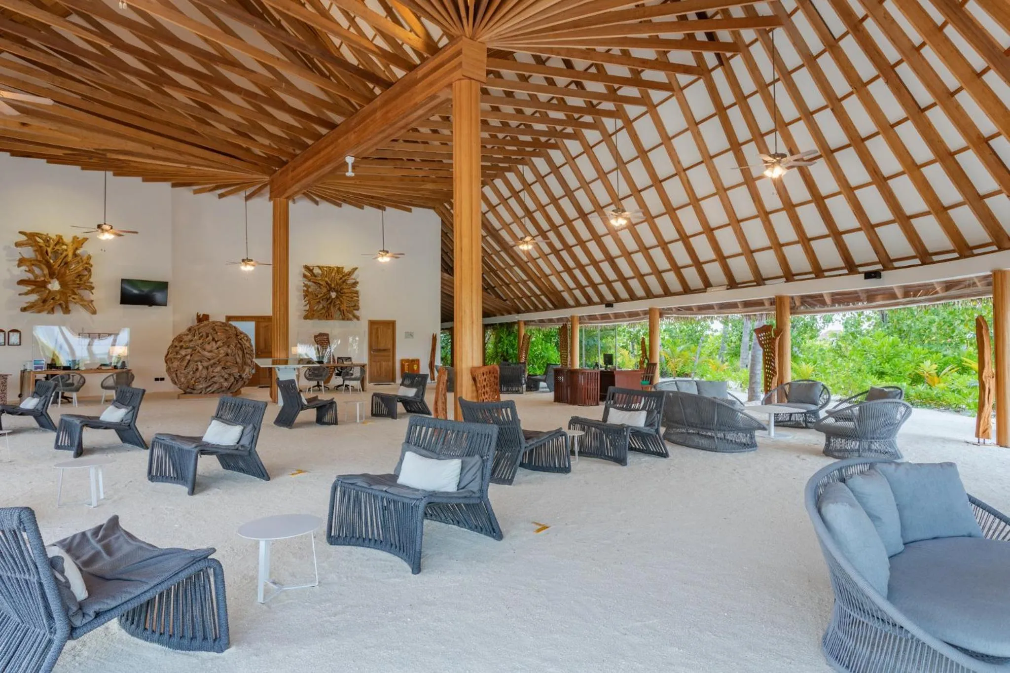 Lobby or reception in Cinnamon Velifushi Maldives