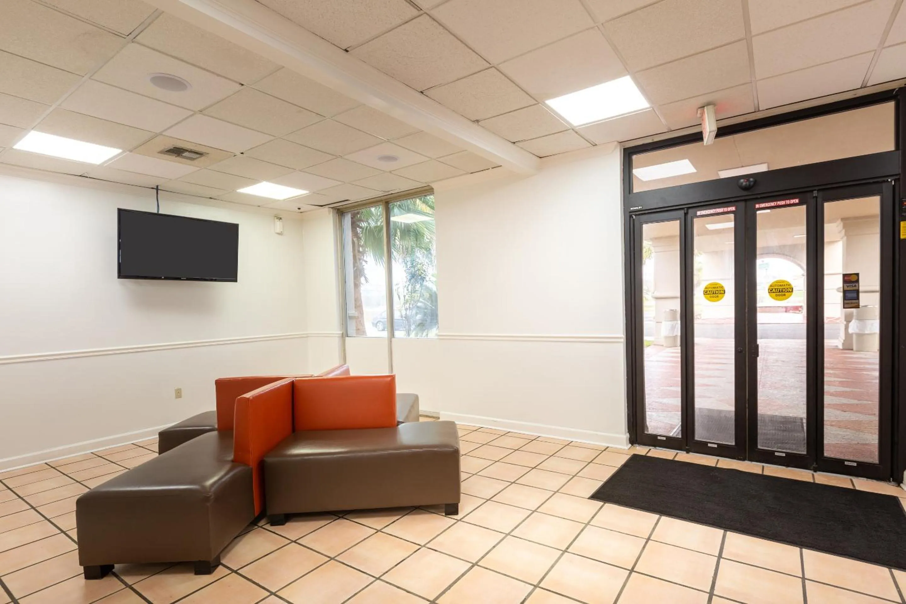 Garden in Travelodge by Wyndham Baton Rouge East