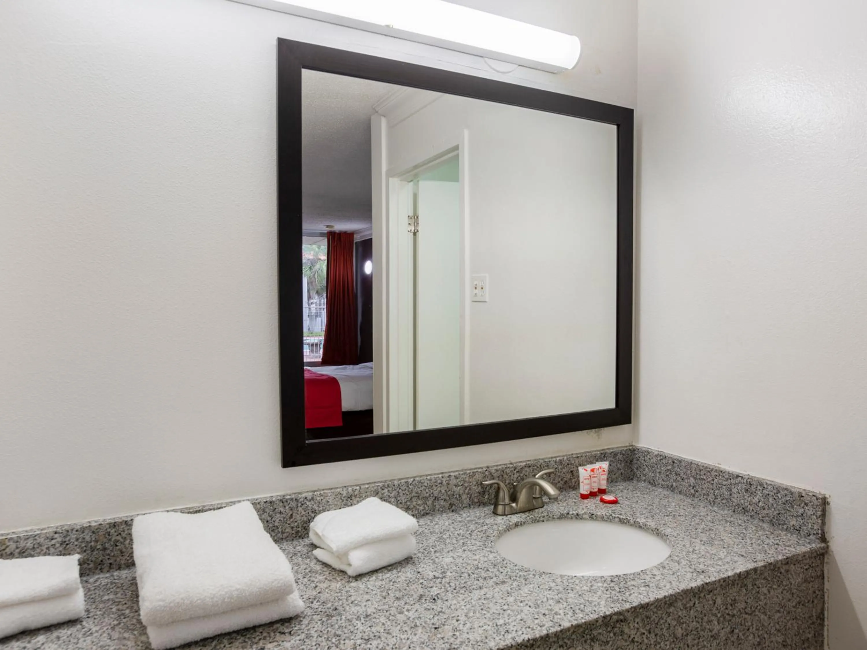 Bathroom in Travelodge by Wyndham Baton Rouge East