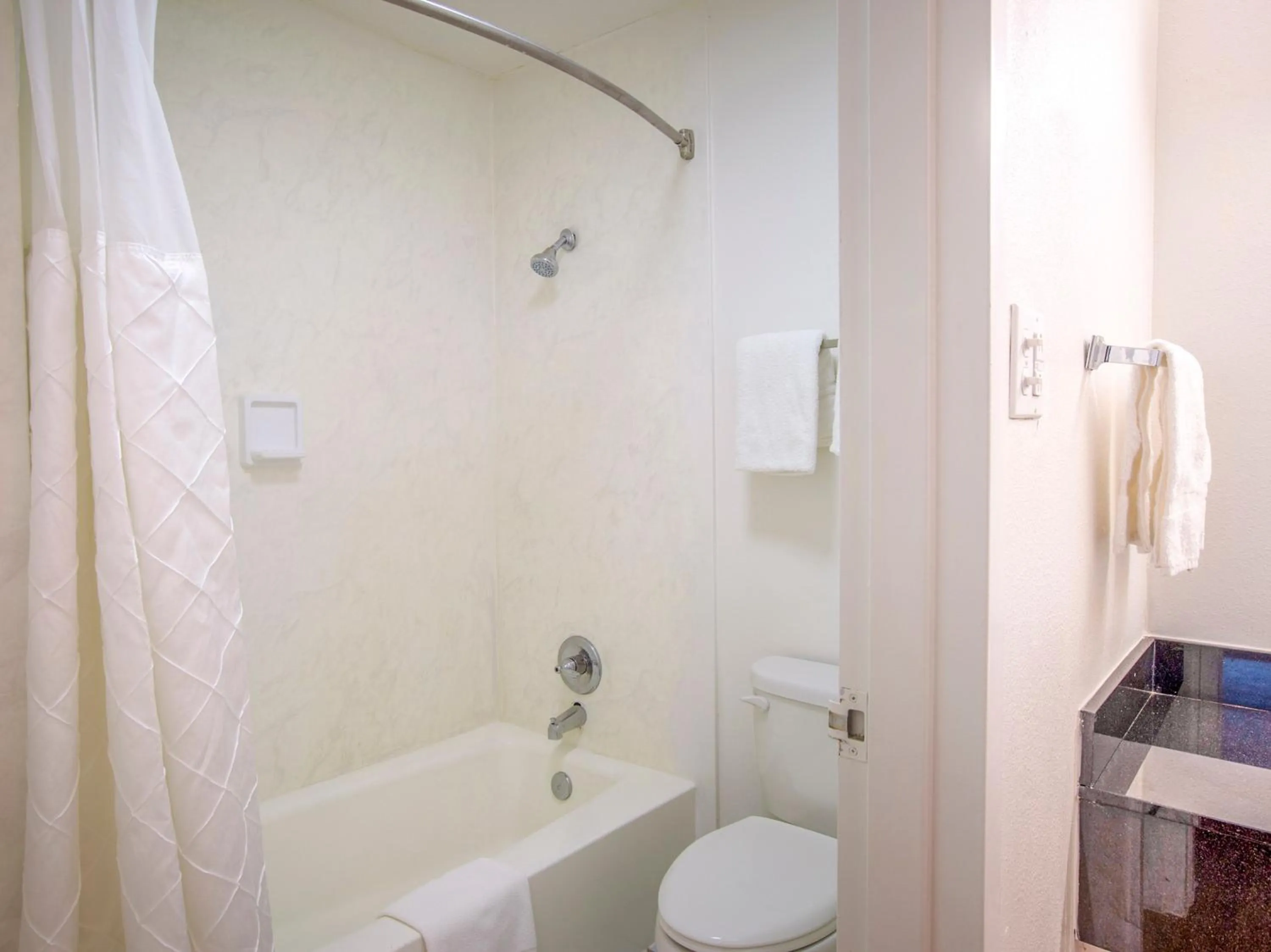 Bathroom in Travelodge by Wyndham Baton Rouge East