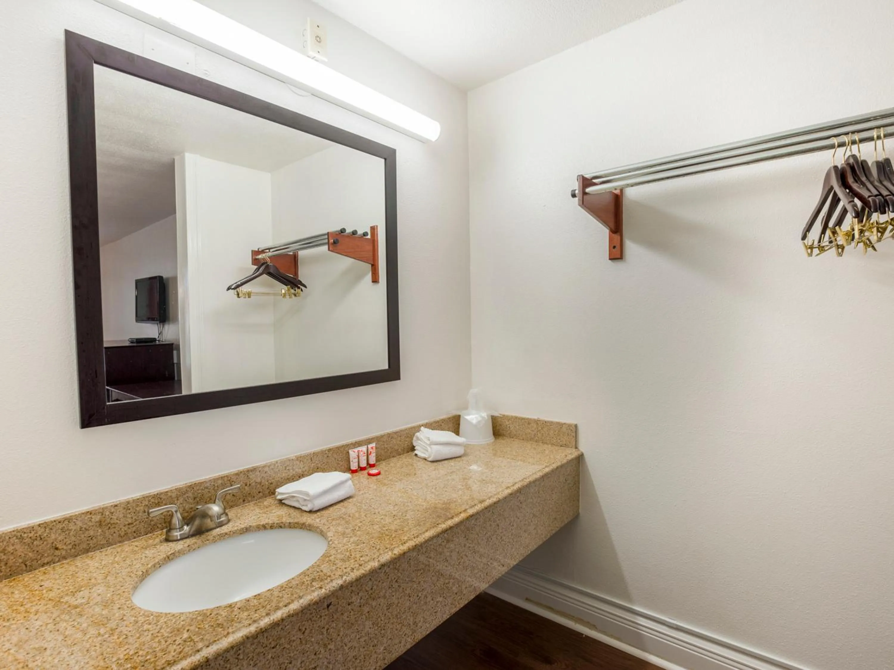 Bathroom in Travelodge by Wyndham Baton Rouge East