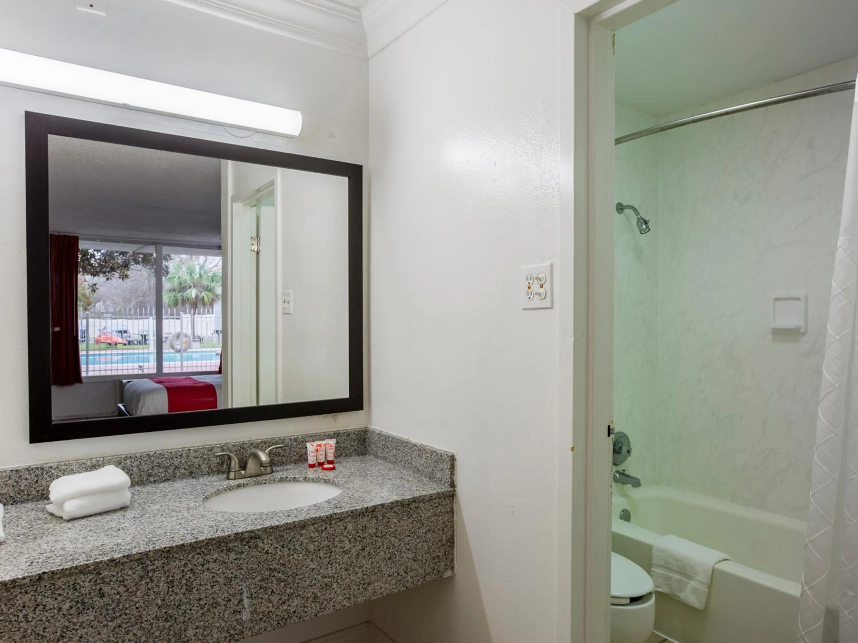 Bathroom in Travelodge by Wyndham Baton Rouge East