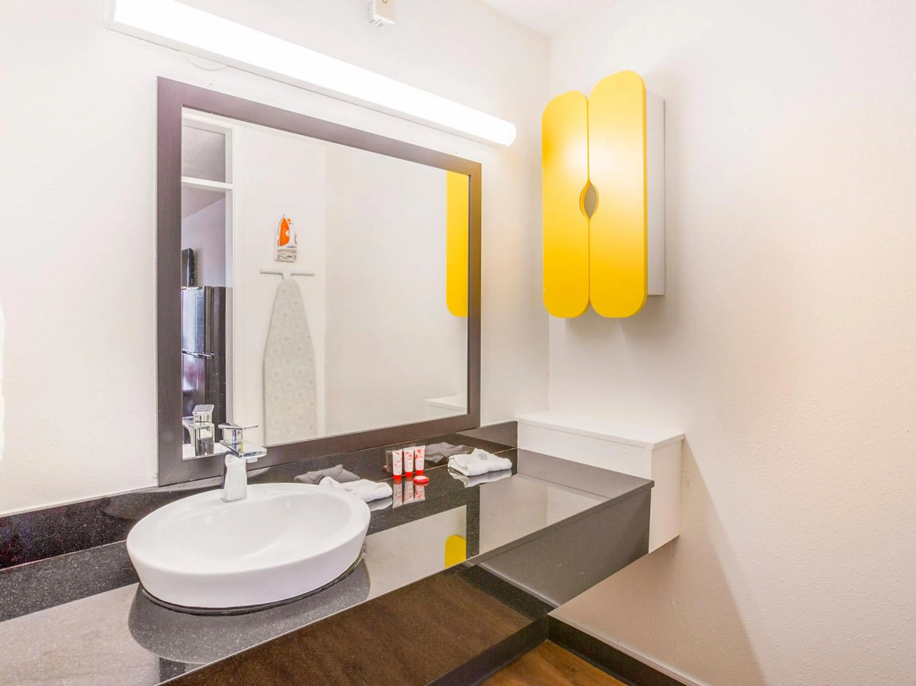 Bathroom in Travelodge by Wyndham Baton Rouge East