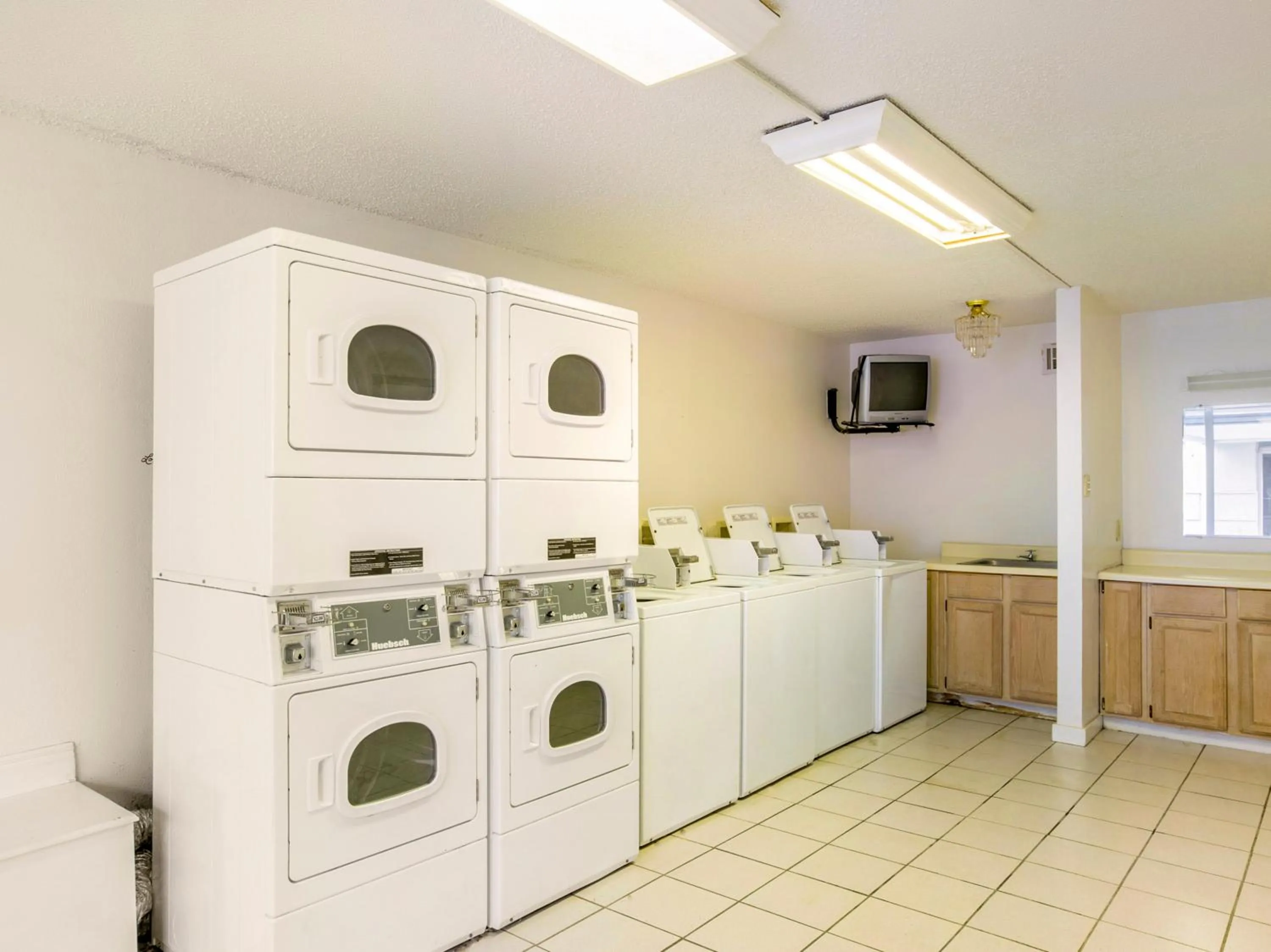 Area and facilities, Kitchen/Kitchenette in Travelodge by Wyndham Baton Rouge East