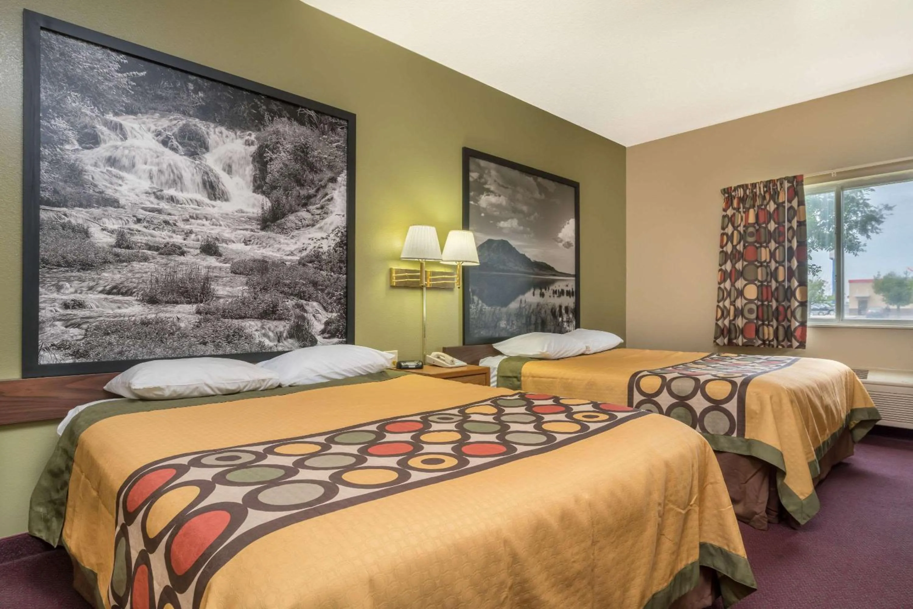 Bed in Super 8 by Wyndham Beresford