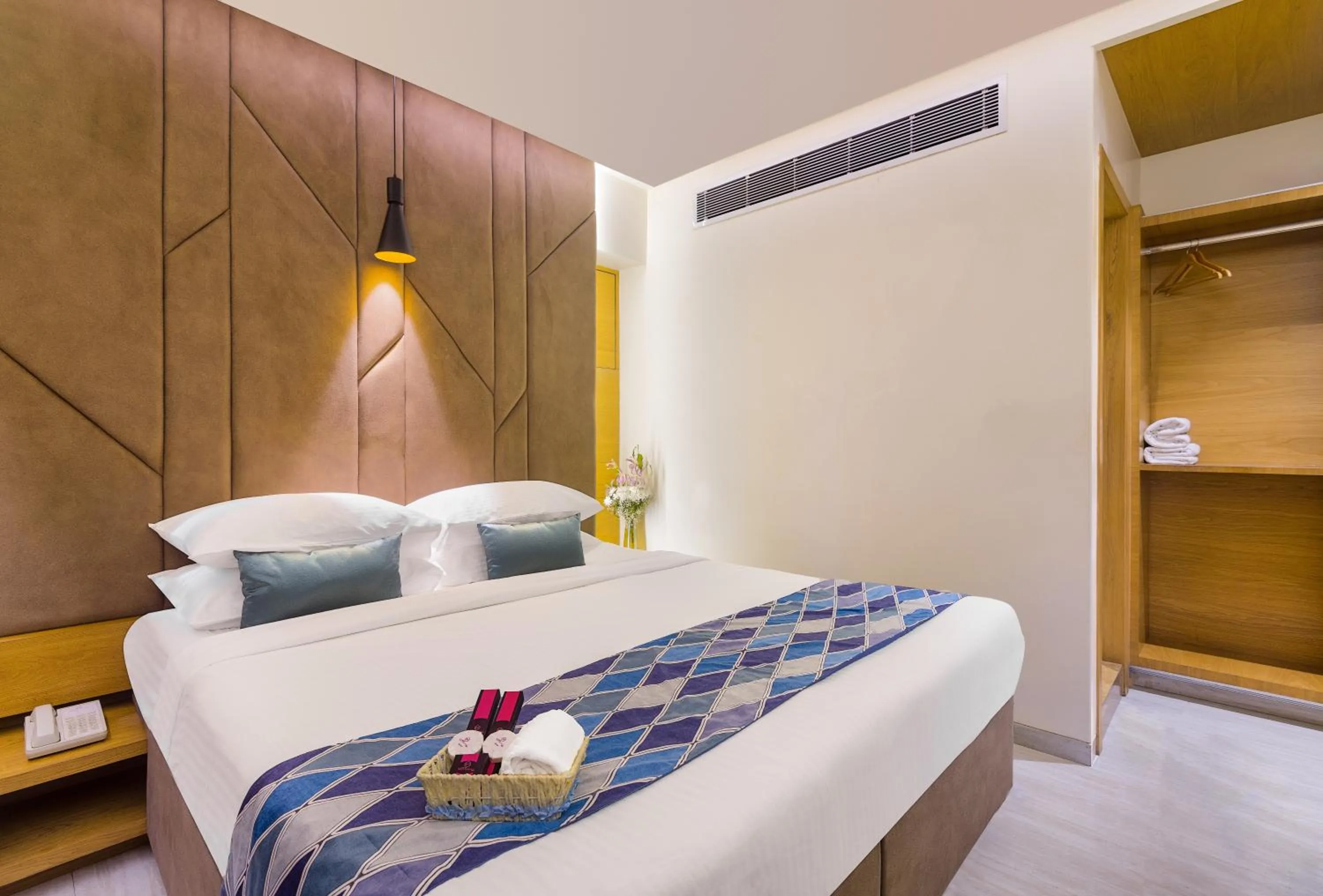 Photo of the whole room, Bed in Hotel Metropole Inn