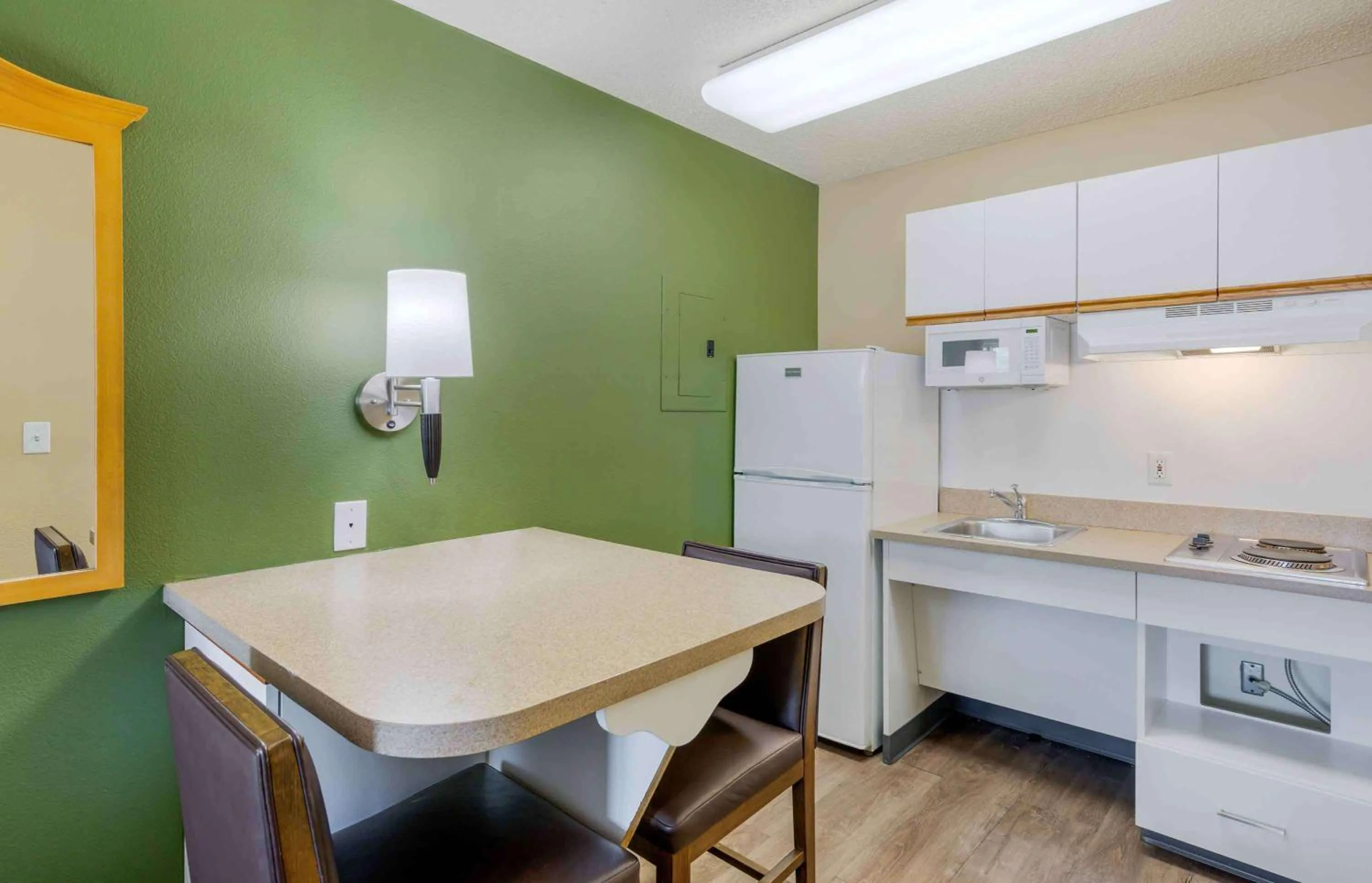 Kitchen or kitchenette in Extended Stay America Suites - Los Angeles - LAX Airport - El Segundo